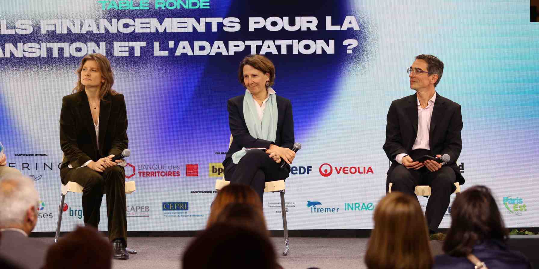De gauche à droite : Laure Verhaeghe cofondatrice et présidente de Lendosphere, Selma Mahfouz économiste et directrice du pôle Expertise ESG au Crédit Mutuel Alliance Fédérale, et François-Xavier de Thieulloy, directeur du pôle Expertise de Bpifrance.