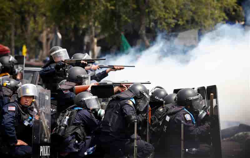 La police thaïlandaise tente de reprendre le contrôle de Bangkok