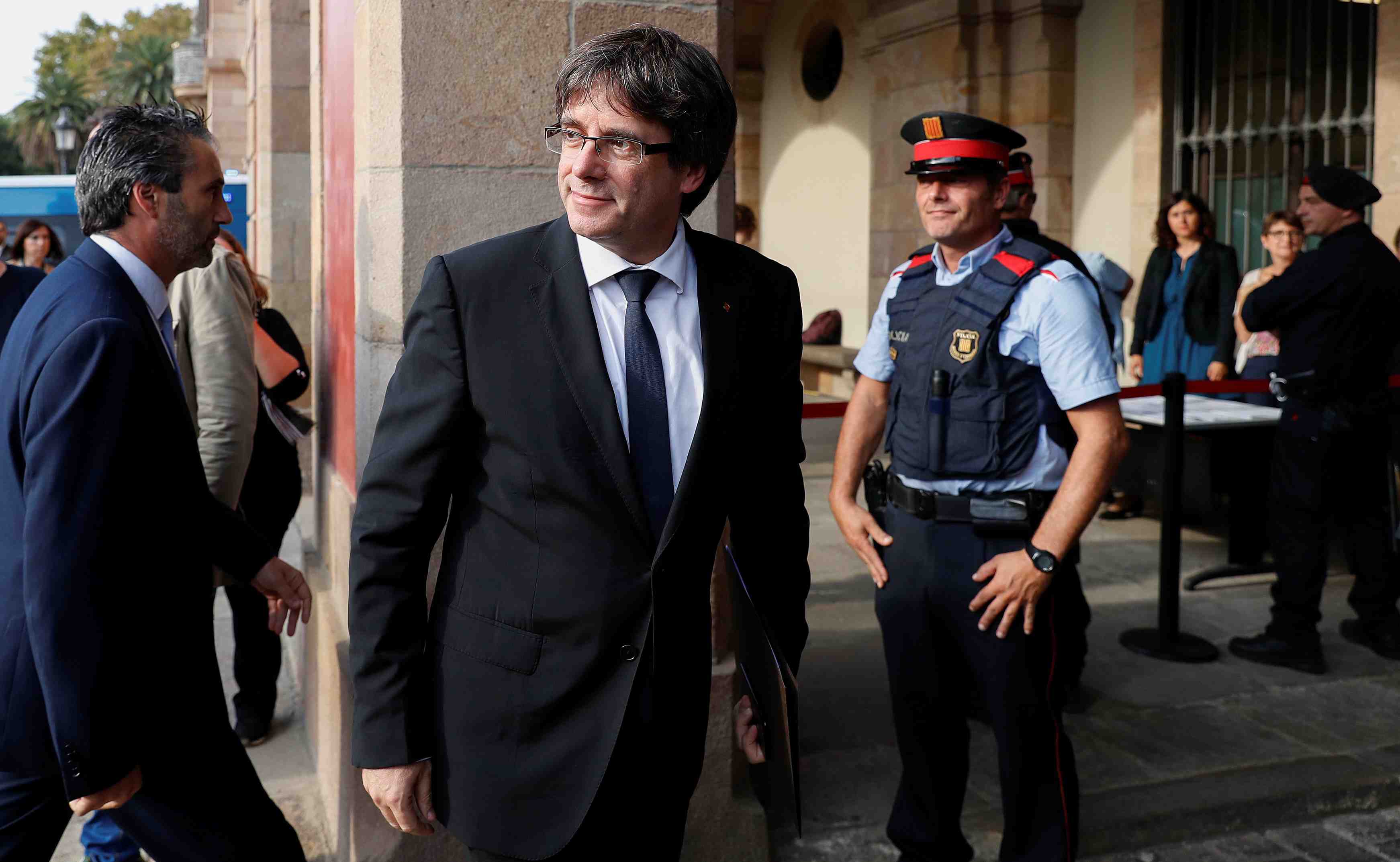 Report d'une heure du debut de la seance au parlement catalan