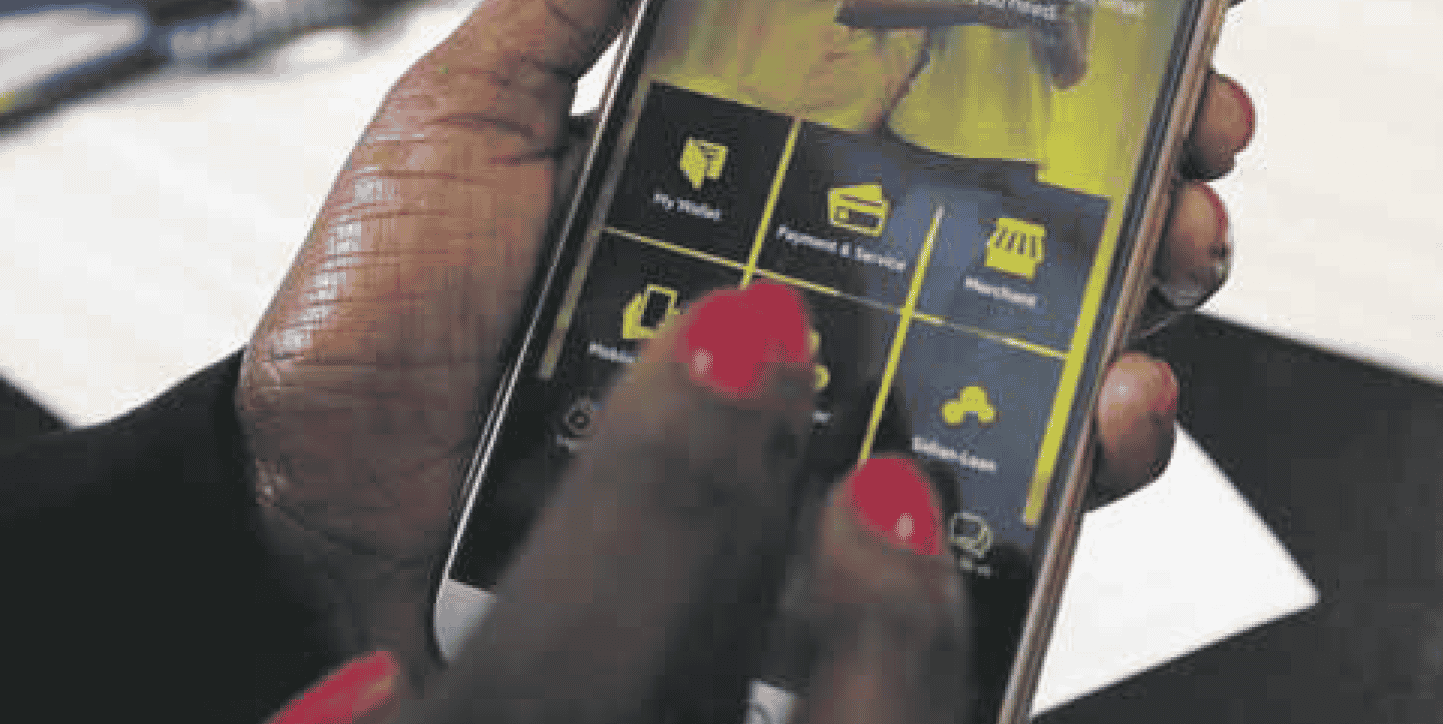 Fintech mobile banking money smartphone téléphone
