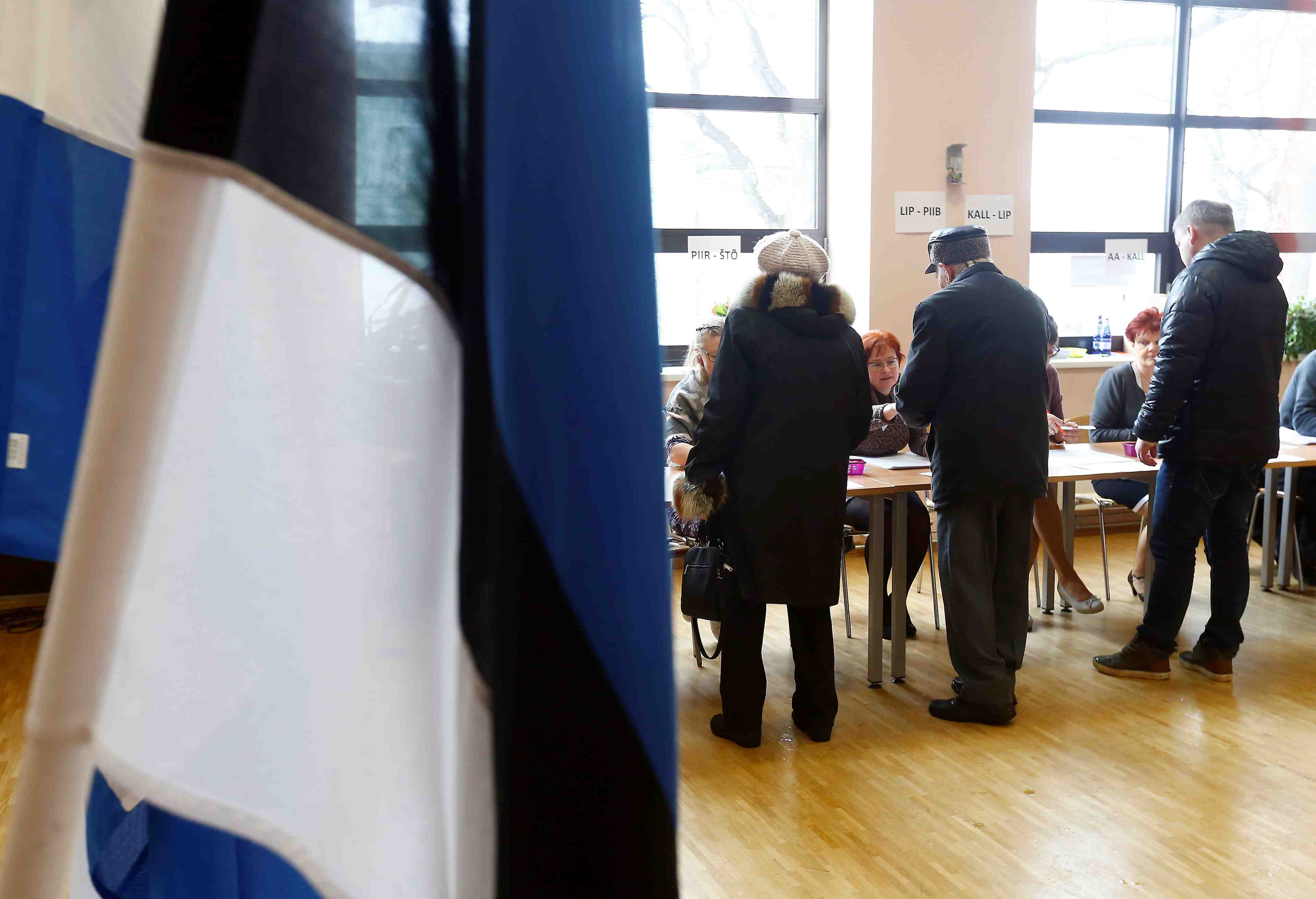 Le centre-droit en tete des elections legislatives en estonie