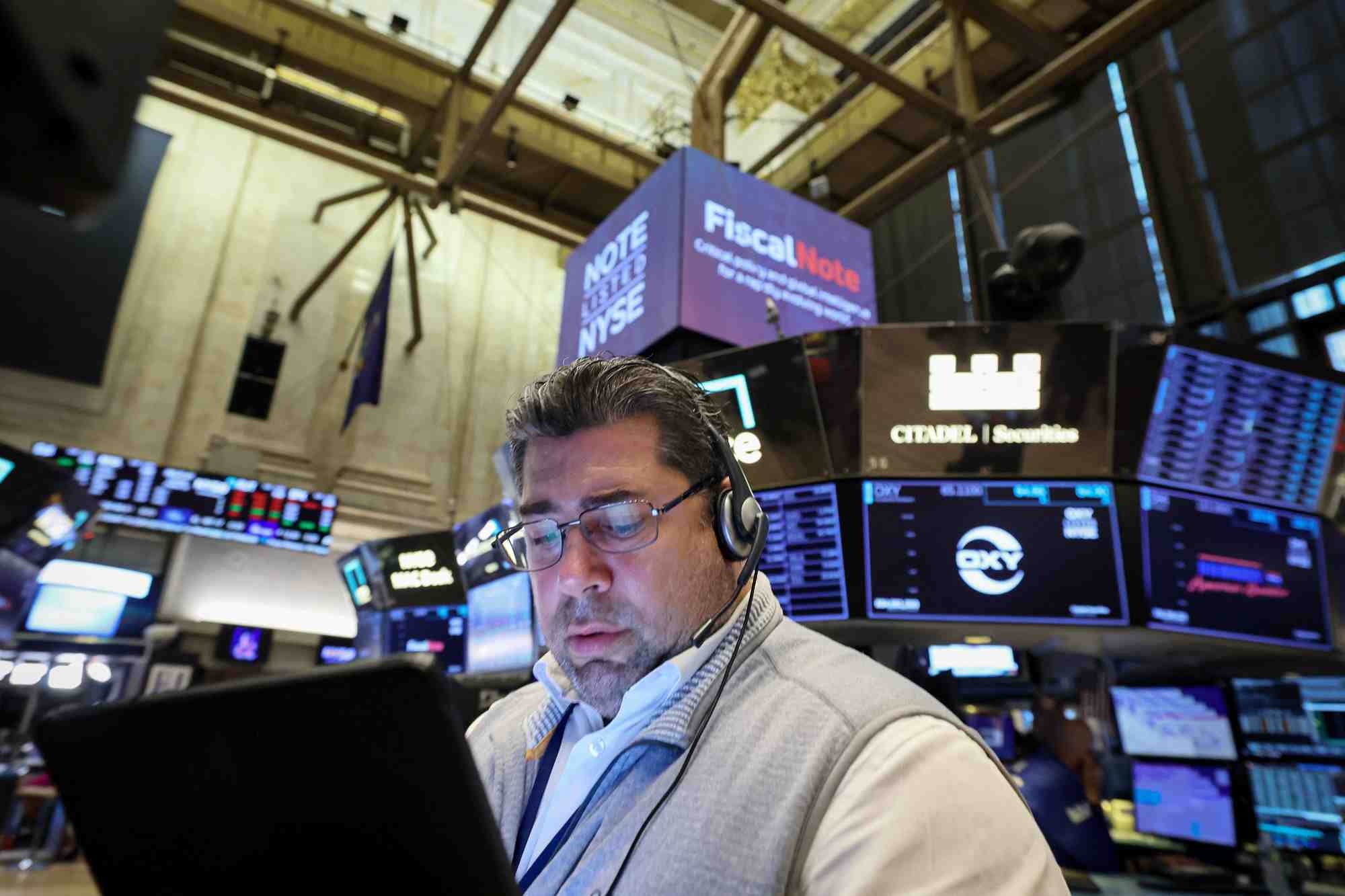 Un trader a la bourse de new york (nyse)