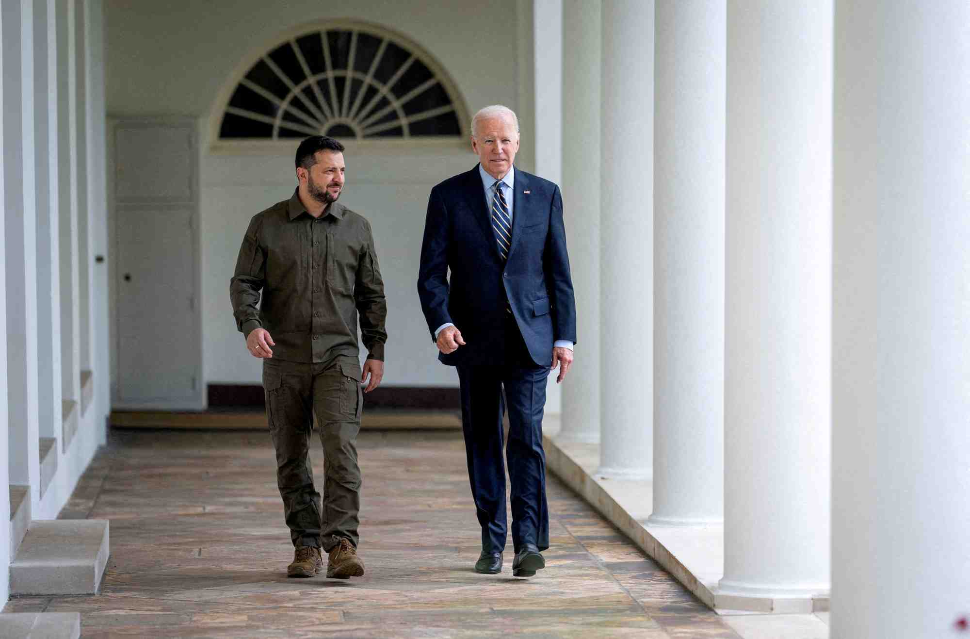 Le president ukrainien volodymyr zelenskiy avec le president americain joe biden a la maison blanche