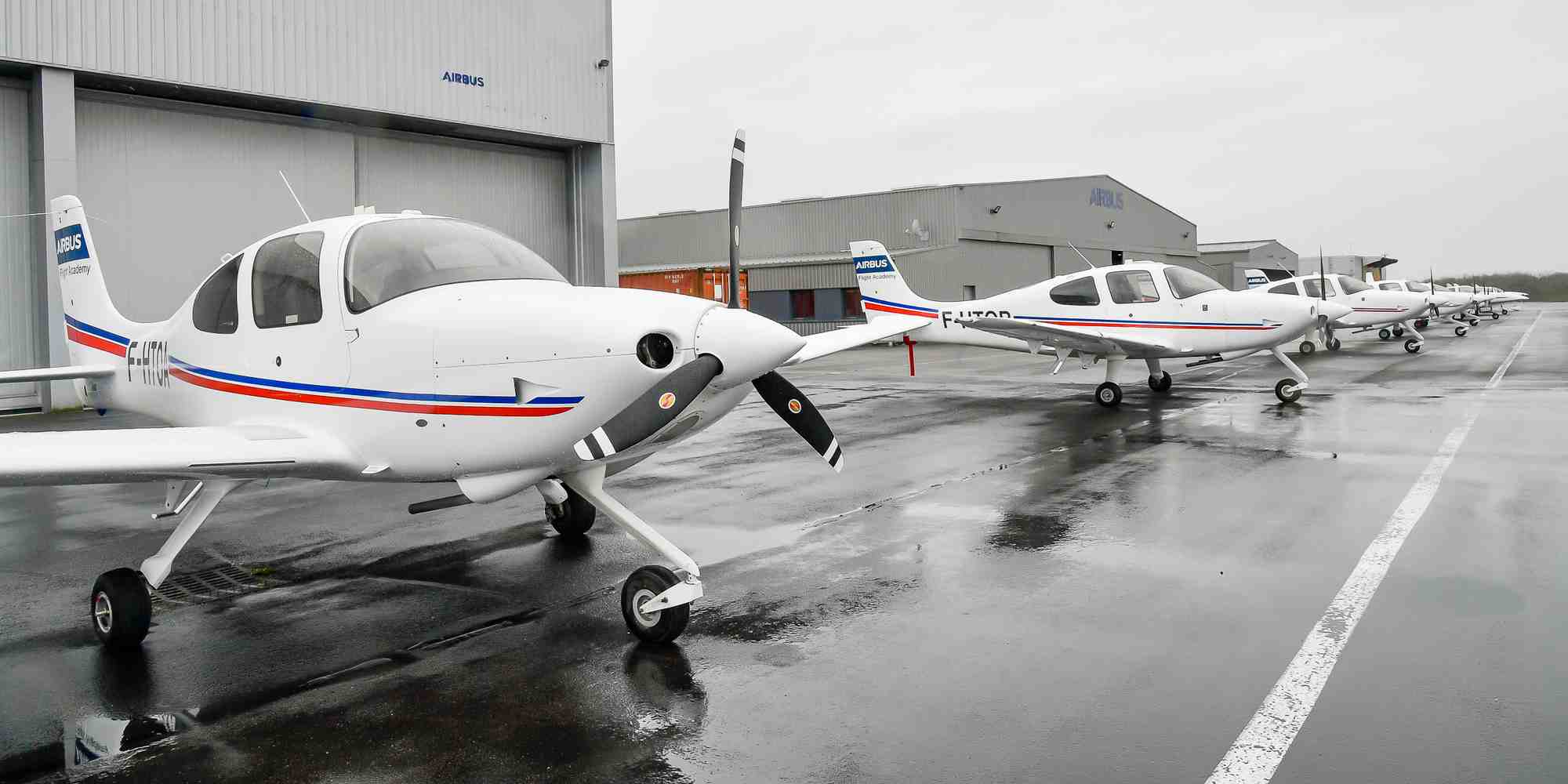 L'aéroport d'Angoulême Champniers bénéficie de l'installation d'Airbus Flight Academy, une école de formation, tandis que Périgueux-Bassillac vient de changer de gestionnaire.