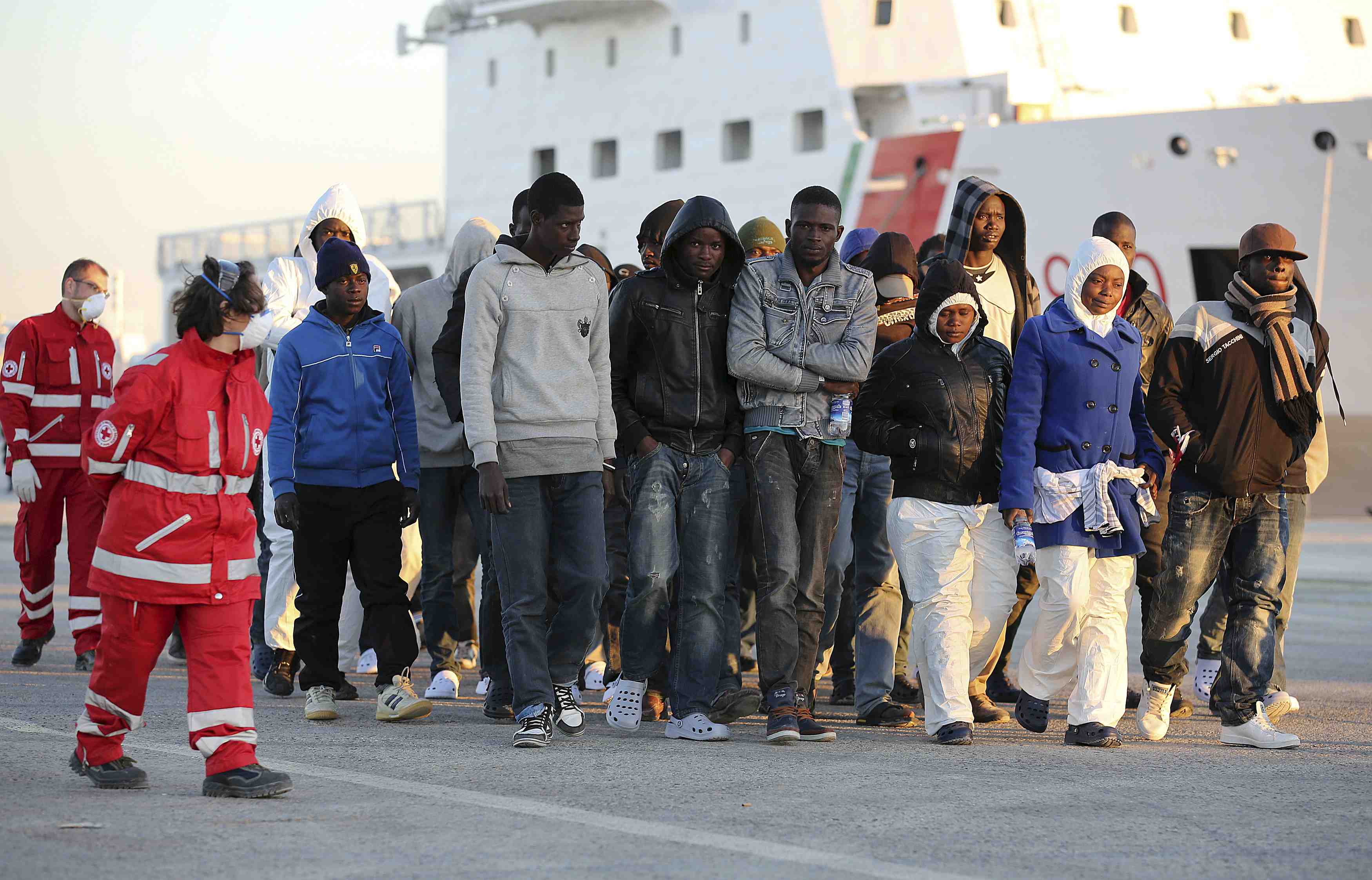 Quinze migrants arretes pour meurtre en italie