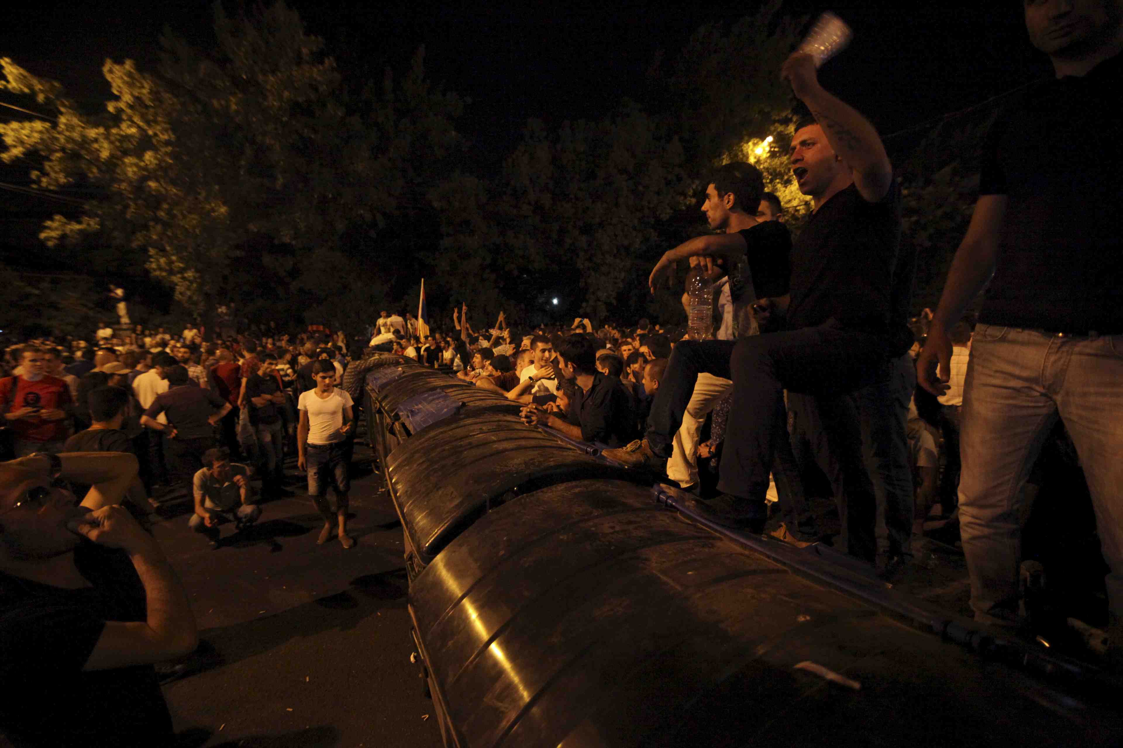 Manifestations a erevan contre la hausse des tarifs d'electricite