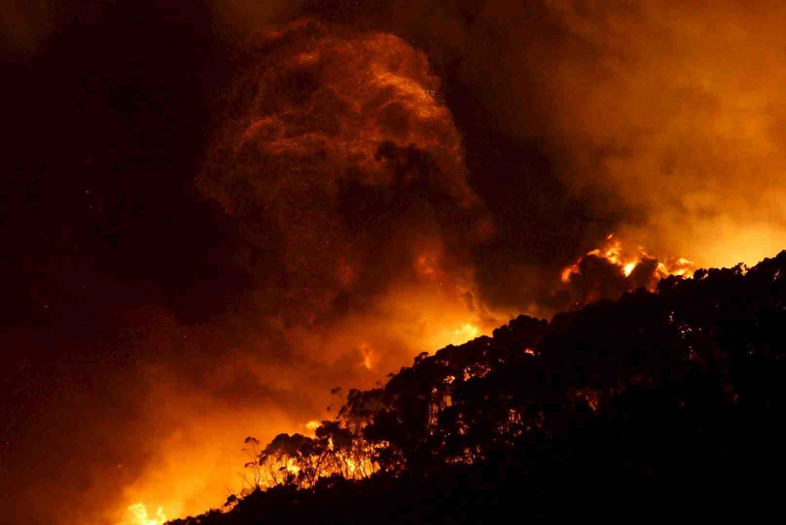 Violents incendies pres de melbourne, en australie
