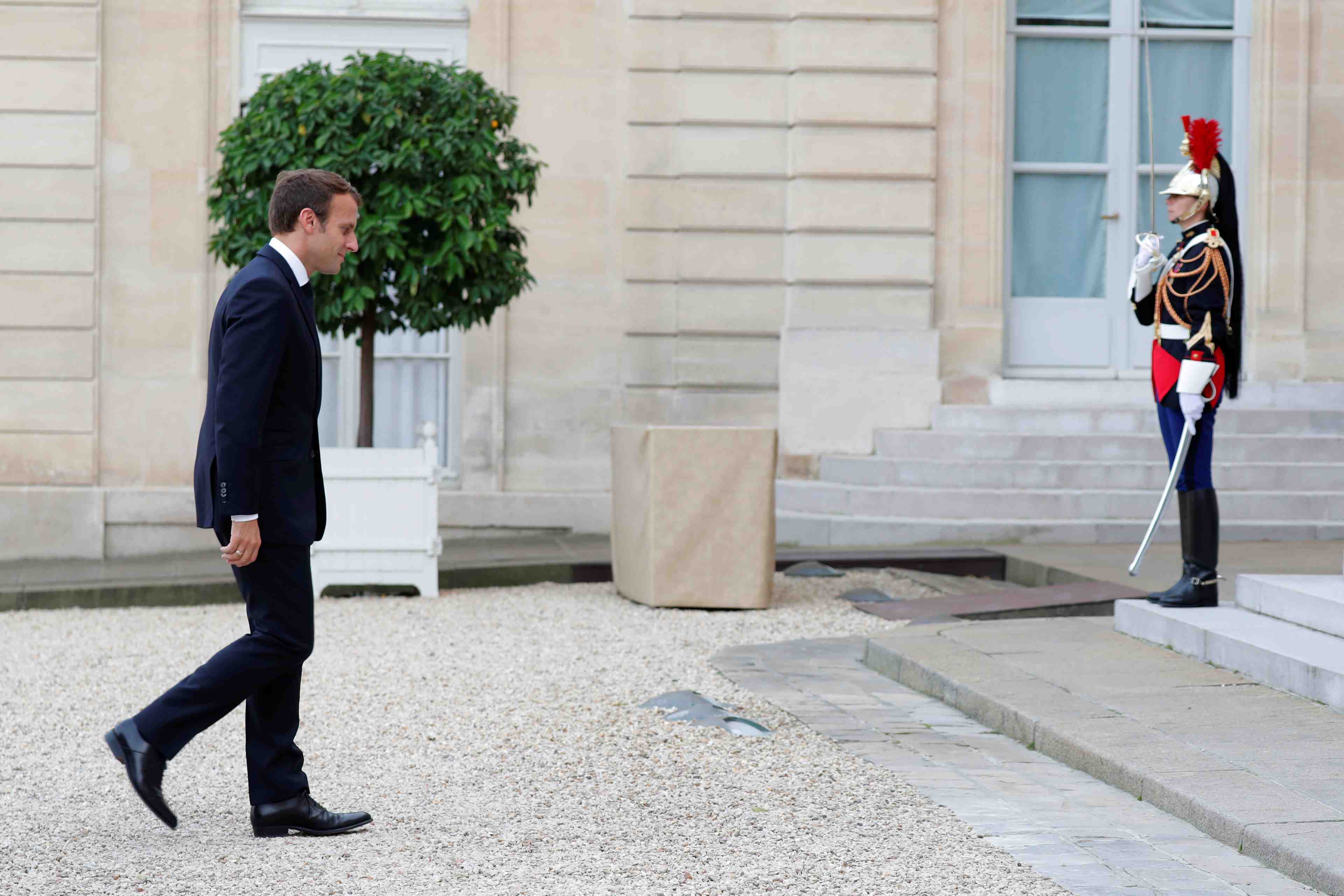 La popularite de macron baisse, philippe devant, selon ifop