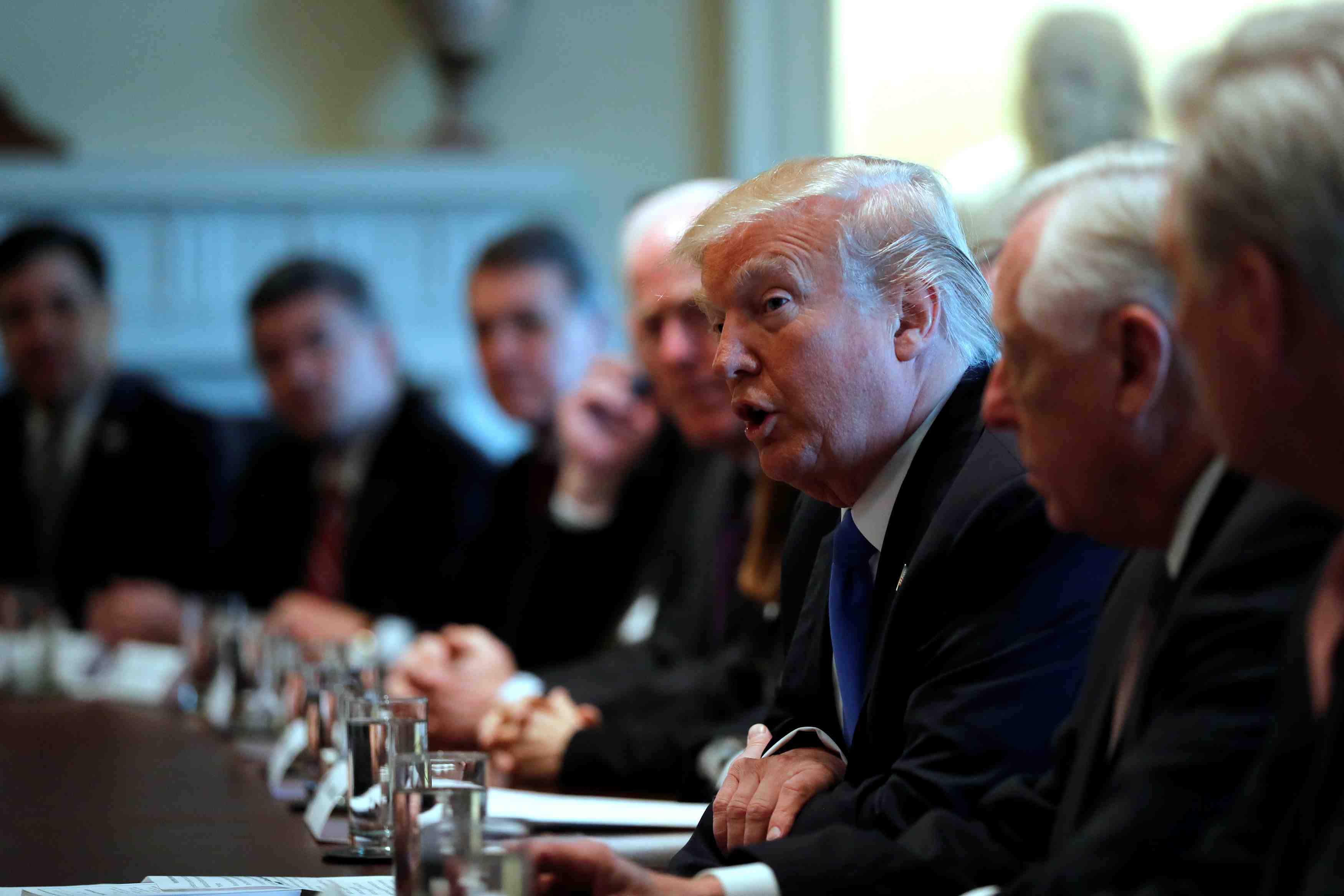 Trump recoit des elus republicains et democrates sur l'immigration