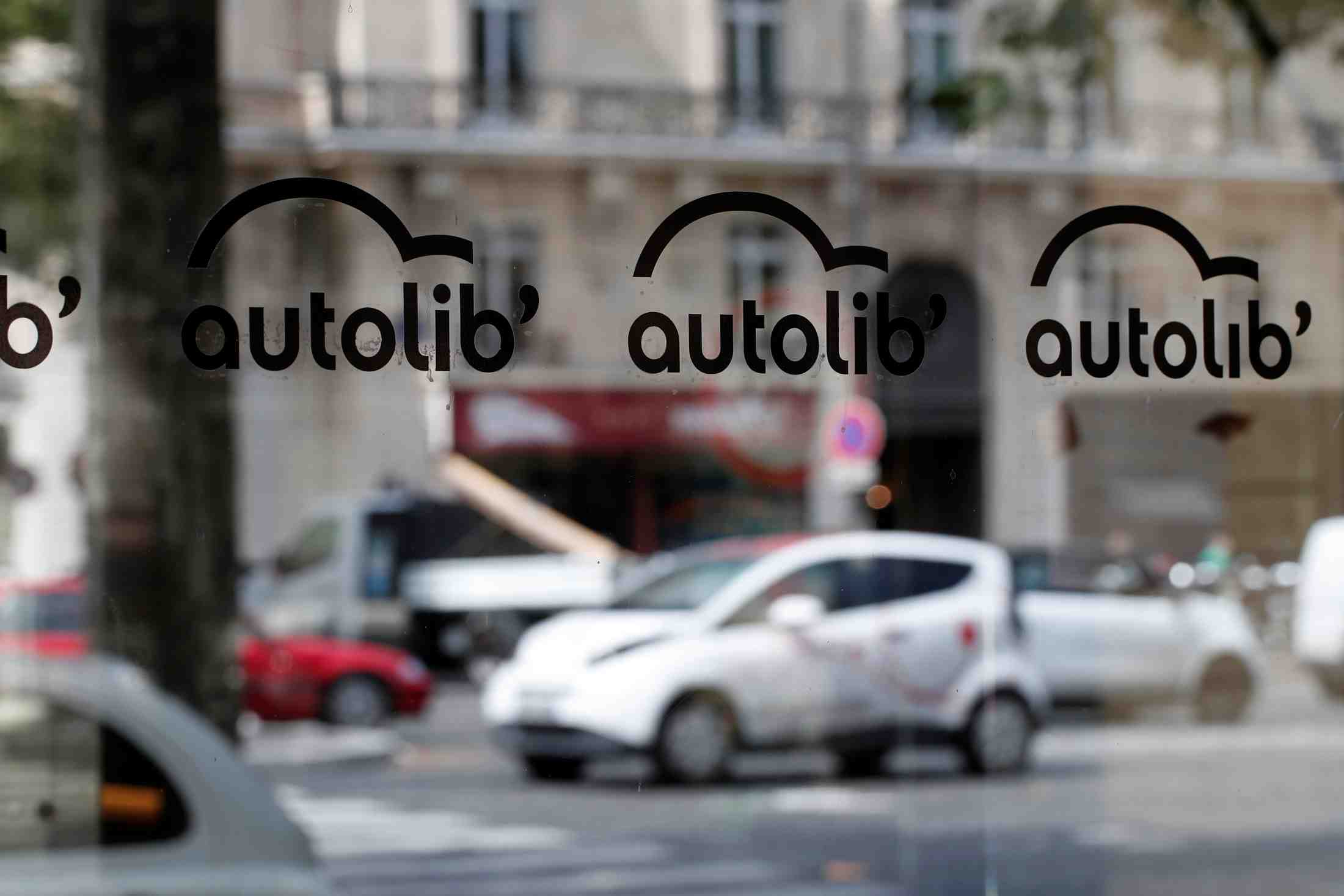 Les elus des communes autolib' resilient le contrat avec bollore