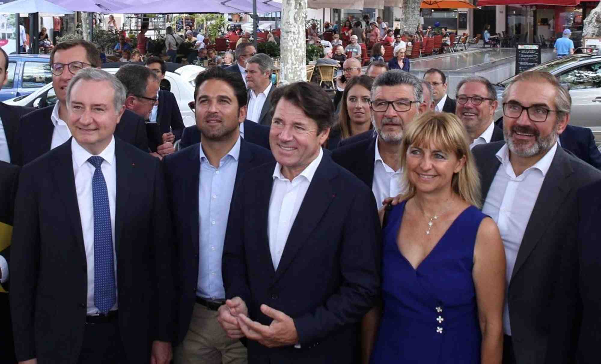 De gauche à droite: Alain Chrétien (Vesoul), Jean-Luc Moudenc (Toulouse), Arnaud Robinet (Reims), Christian Estrosi (Nice), Luc Bouard (La Roche-sur-Yon), Catherine Le Lan (Vence) et Arnaud Péricard (Saint-Germain-en-Laye).