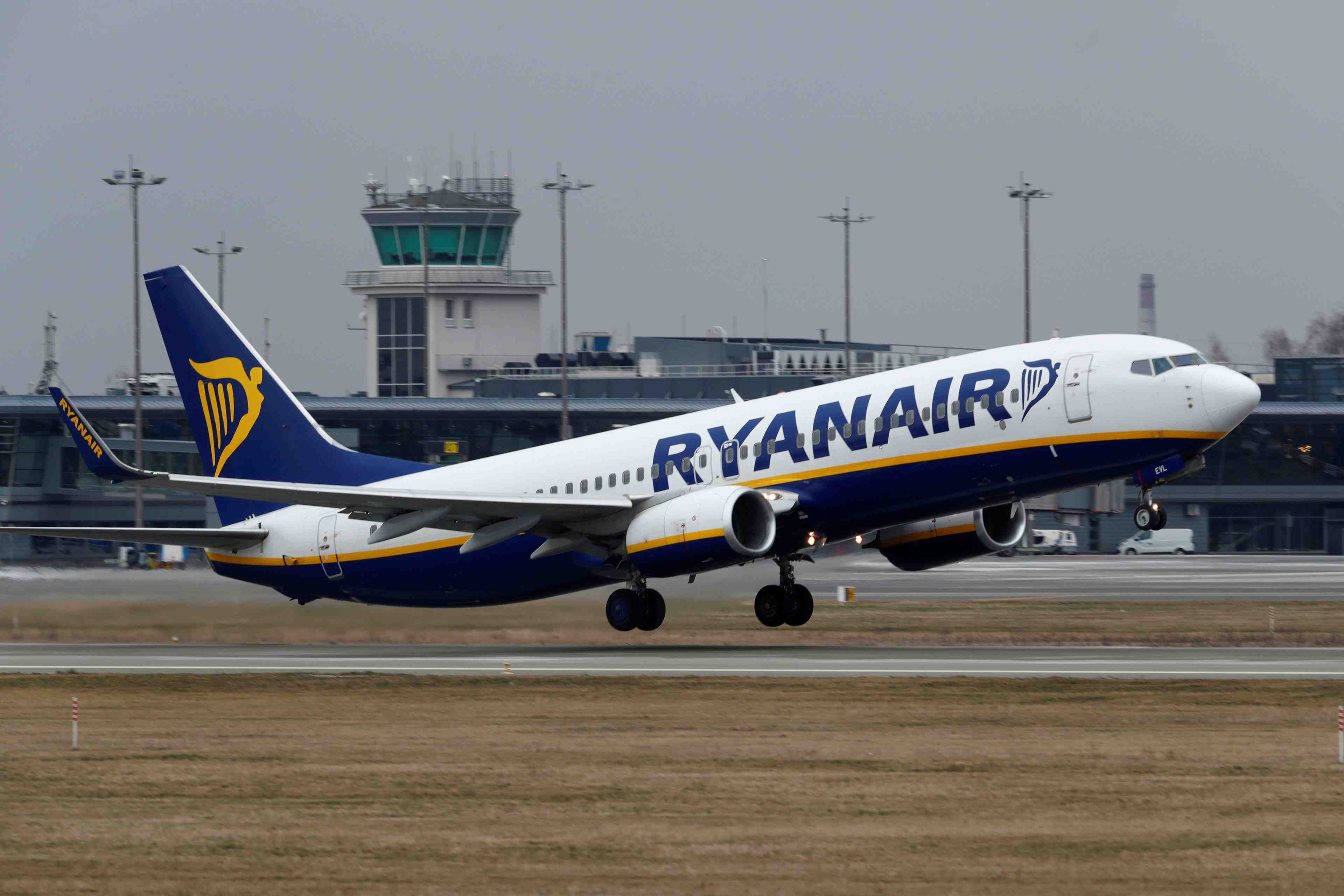 Ryanair: hausse de 13% du benefice annuel, baisse de l'objectif de trafic