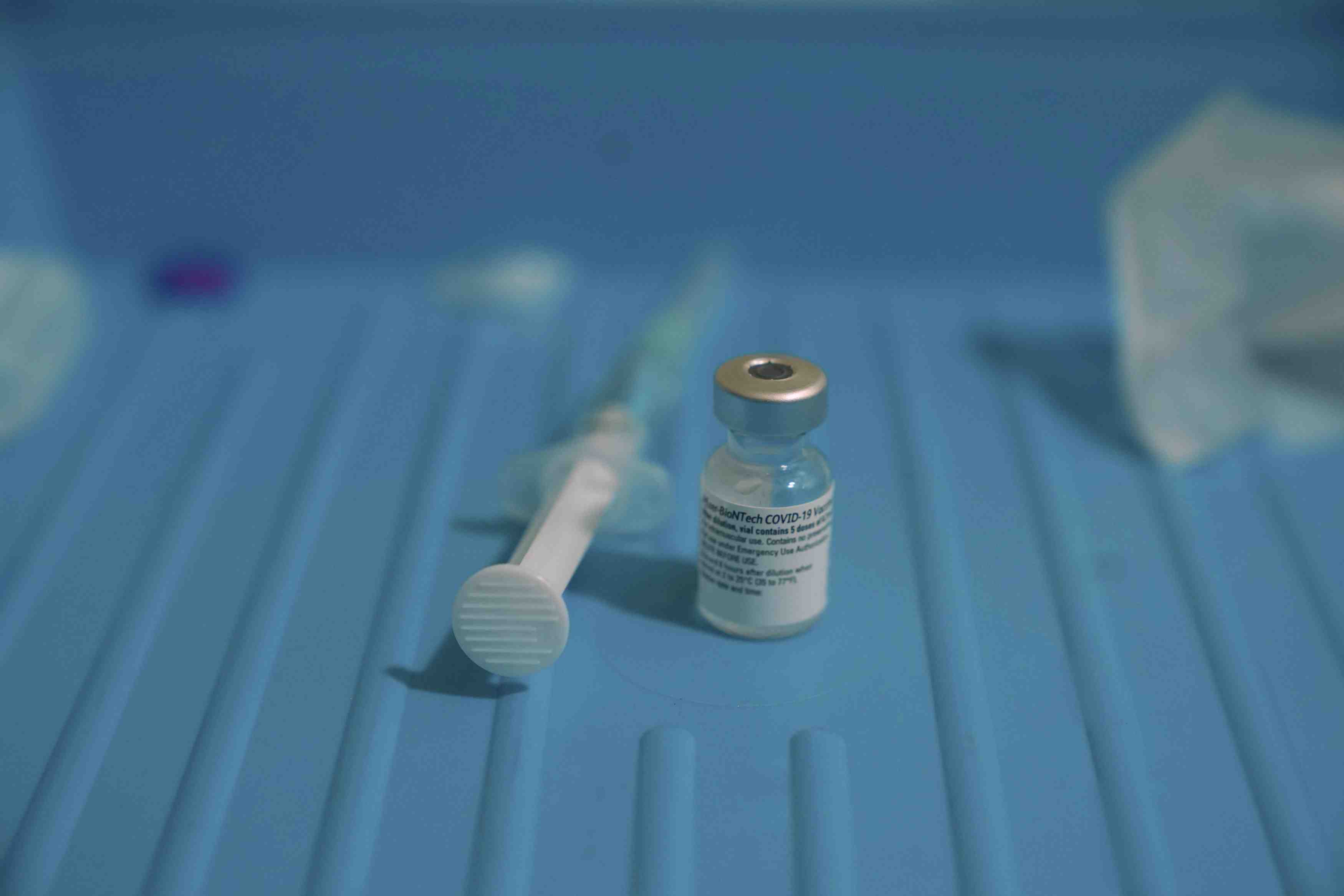 Le vaccin de pfizer et biontech franchit une etape vers une validation aux usa