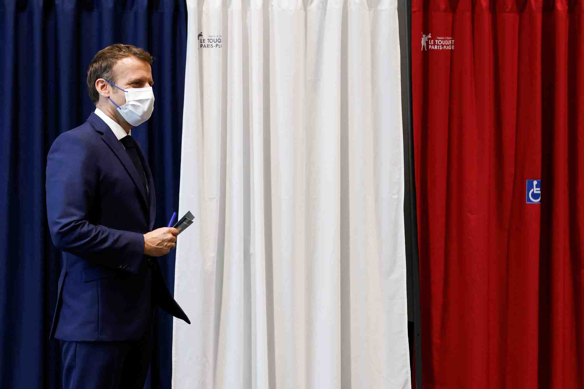 Macron appelle a tirer les consequences de l'abstention aux regionales