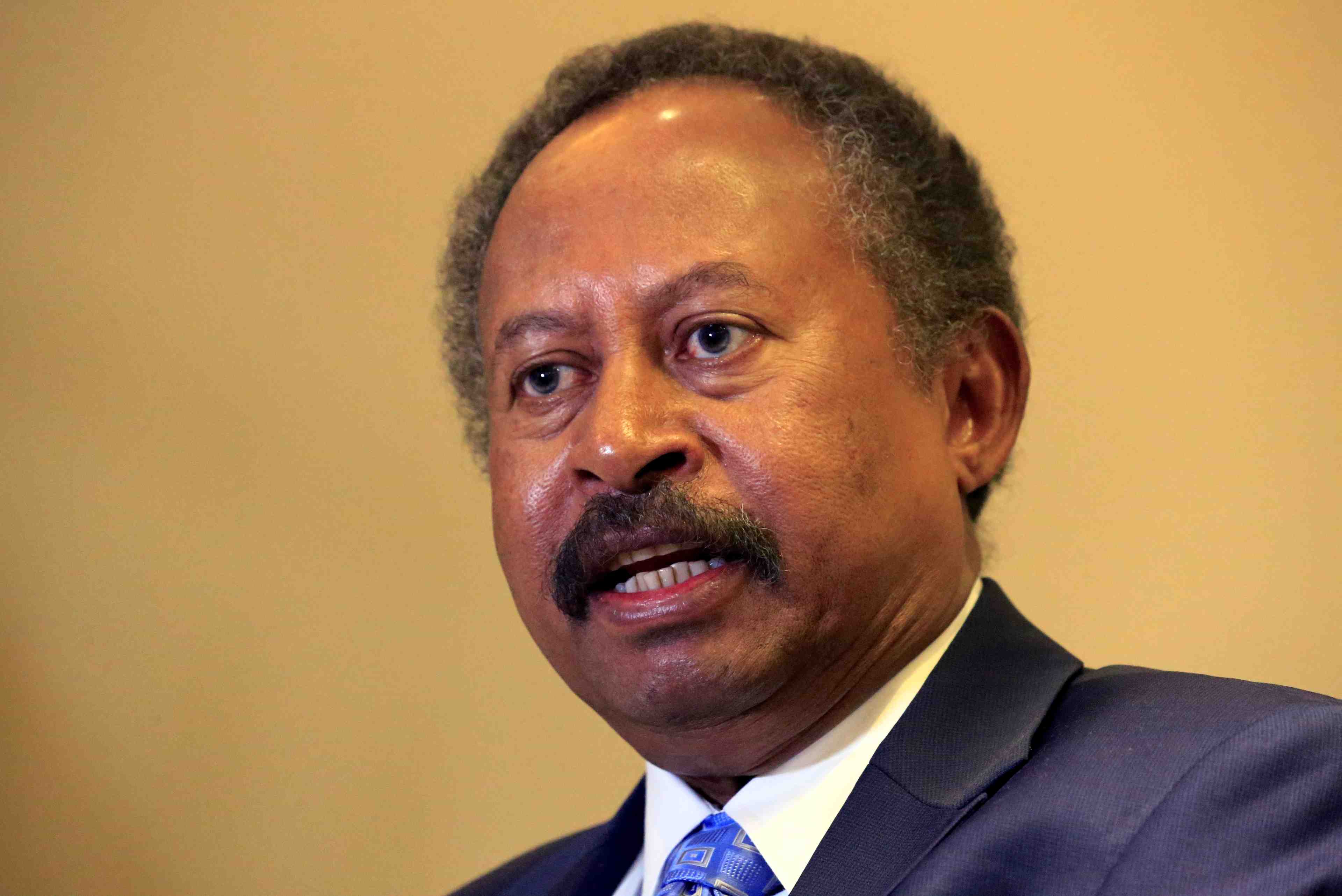 Soudan: le premier ministre, en residence surveillee, refuse de soutenir le putsch