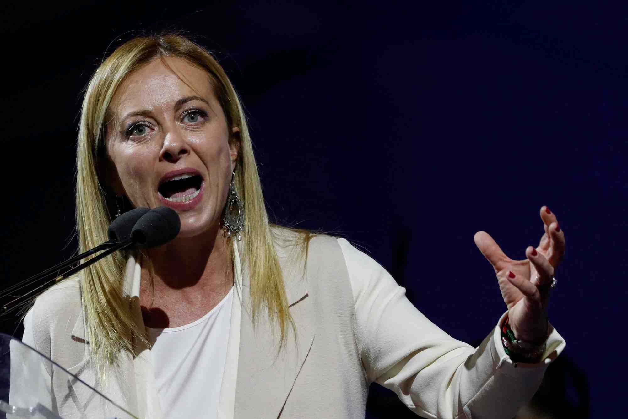 Giorgia meloni lors du rassemblement de cloture de la campagne electorale de la coalition de centre-droit