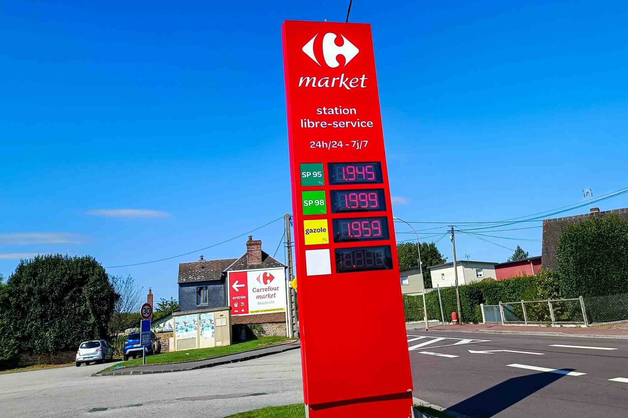 Les prix des carburants en France sont remontés régulièrement cet été pour revenir aux plus hauts de l'hiver dernier.
