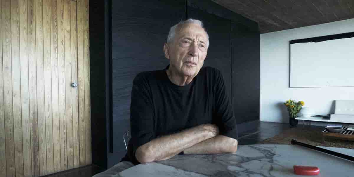 Pierre Soulages dans sa maison à Sète.