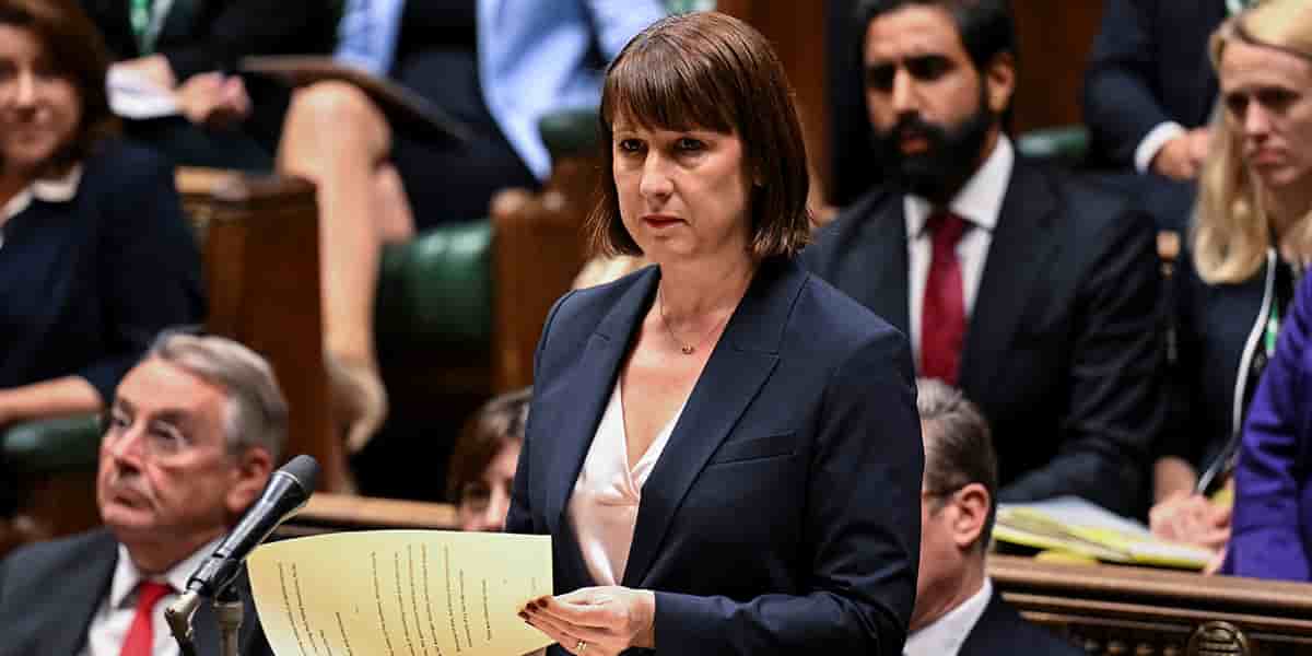 La nouvelle ministre britannique des Finances, Rachel Reeves, s'exprime à la Chambre des communes, à Londres, le 29 juillet 2024.
