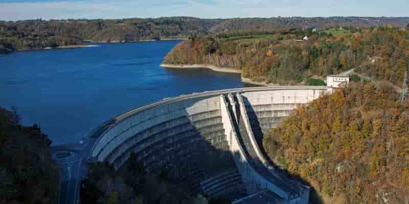 Pour réalimenter le fleuve Charente, tout pourrait commencer à 200 kms à l'est, au barrage de Bort-les-Orgues sur la Dordogne.