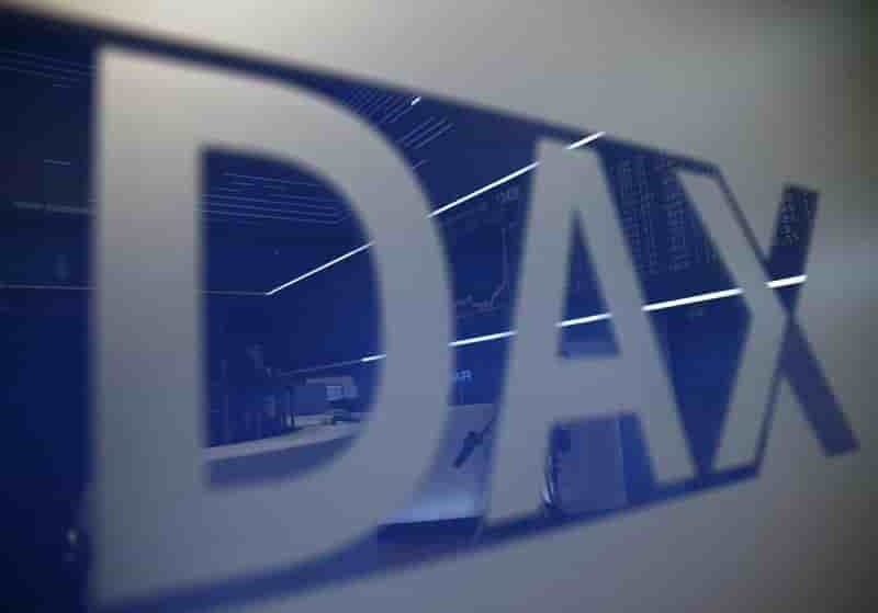 Leger repli des bourses europeennes a la mi-journee