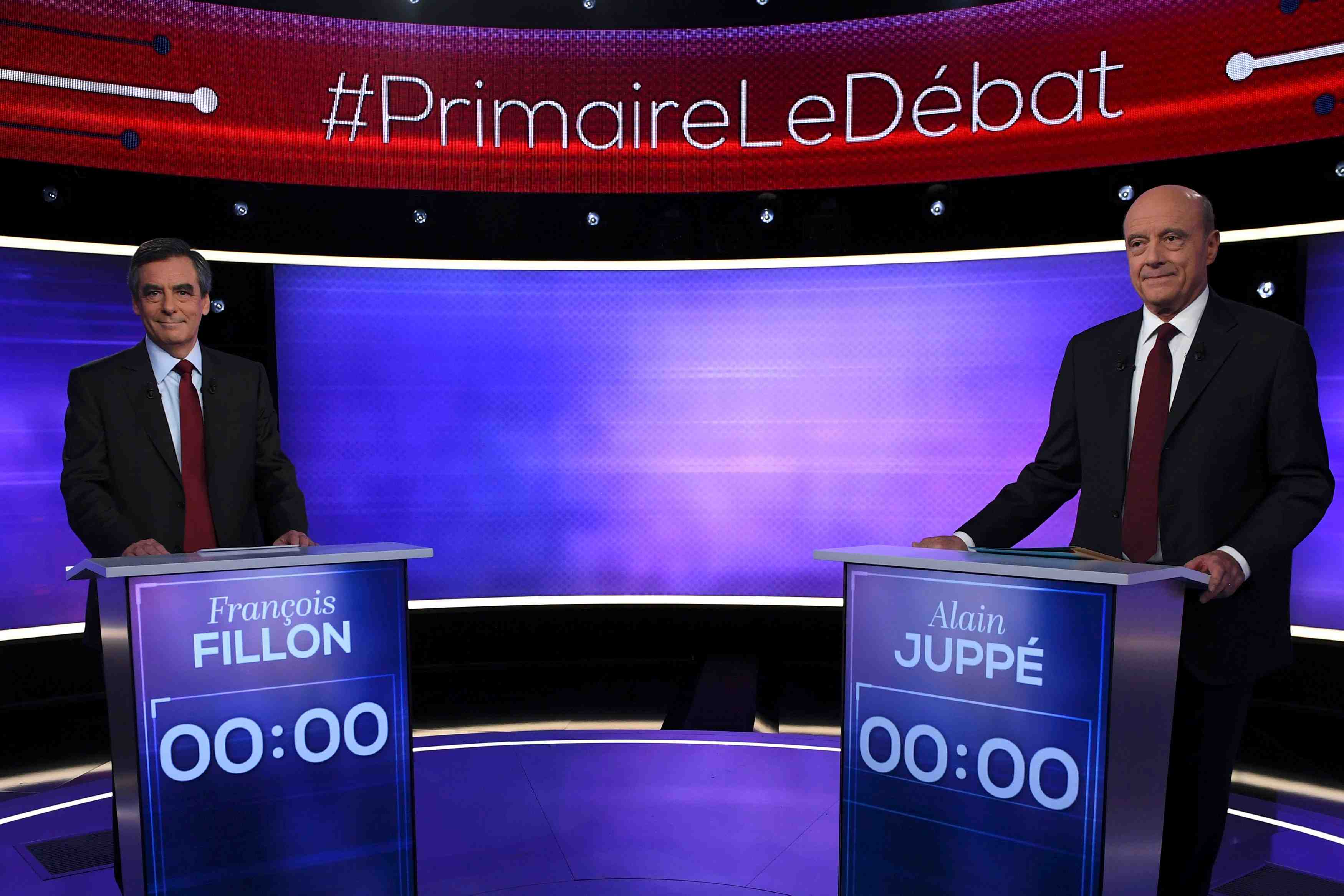 Duel a fleurets mouchetes entre fillon et juppe