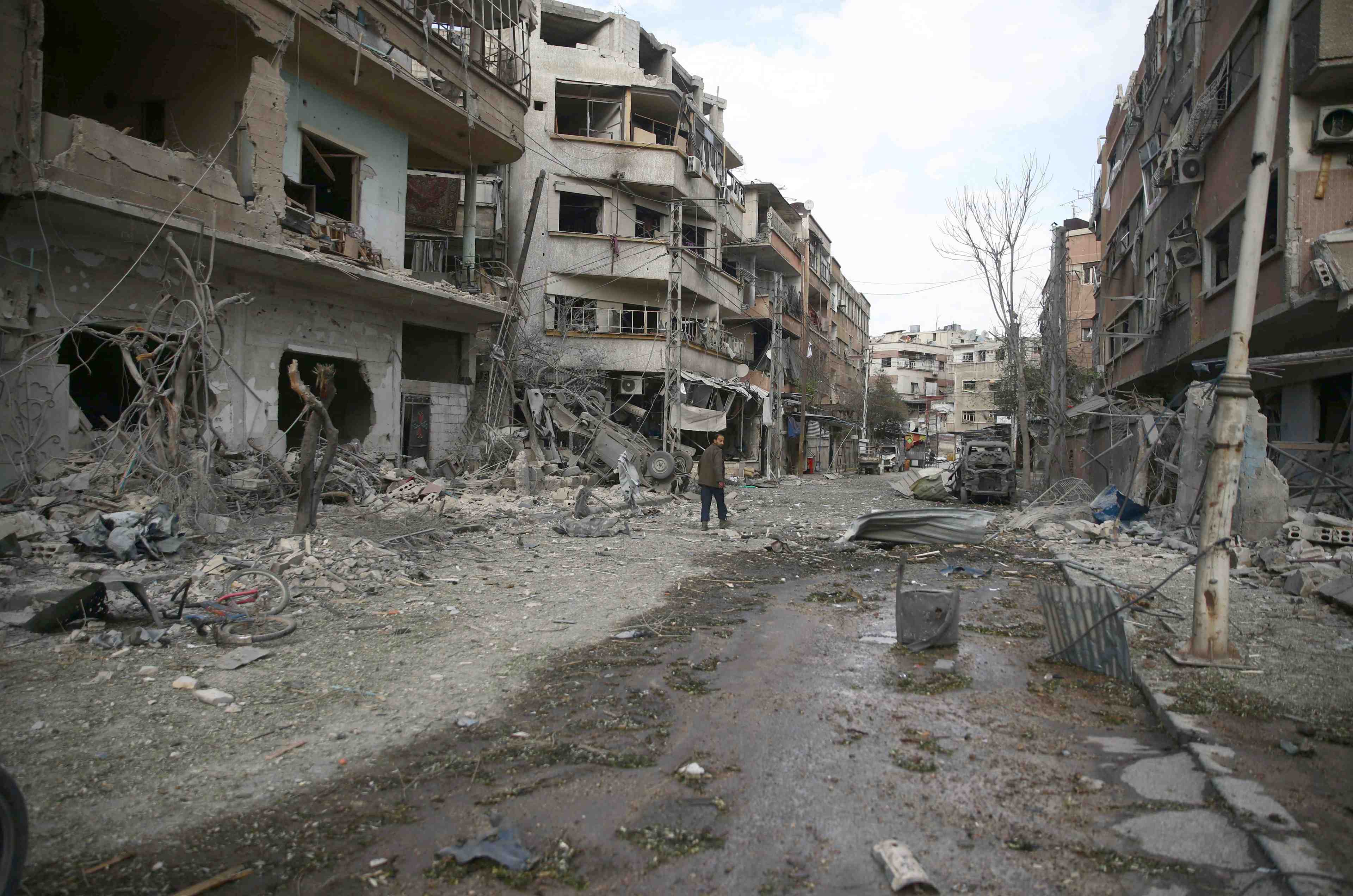 Syrie: la ghouta encore bombardee avant, peut-etre, une treve
