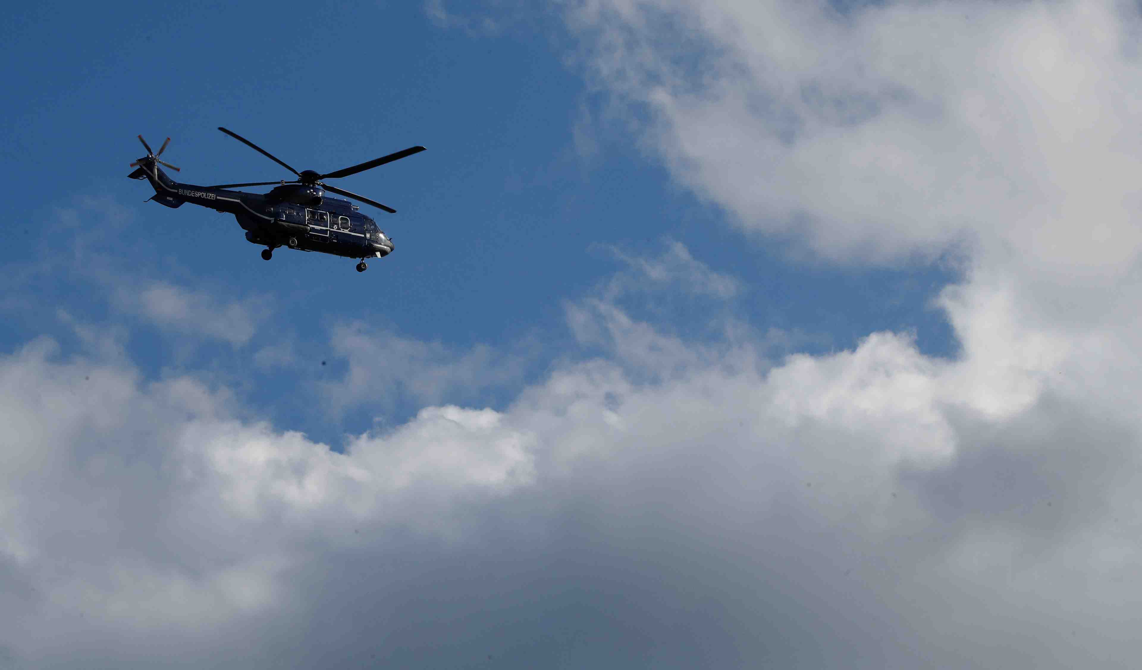 Coree du sud: un helicoptere airbus s'ecrase, aucun signe de vie des sept passagers