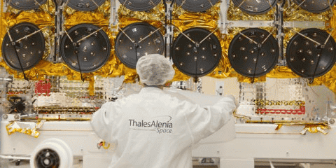 Thales Alenia Space reste encore un bijou technologique (satellite d'observation CSO, sélection pour la mission FLEX par l'Agence spatiale européenne...) mais le constructeur a-t-il suffisamment investi dans la R&D (Recherche et Développement) et la R&T (Recherche et Technologies) autant qu'il aurait dû pour garder le coup d'avance qu'il avait pu avoir dans le passé