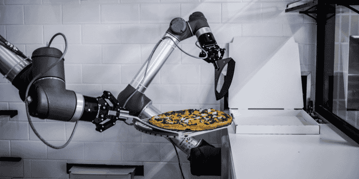 Le robot de Pazzi propose une personnalisation des pizzas, à la demande, "sur une combinaison de plus de 5 millions de recettes", selon le communiqué de presse.