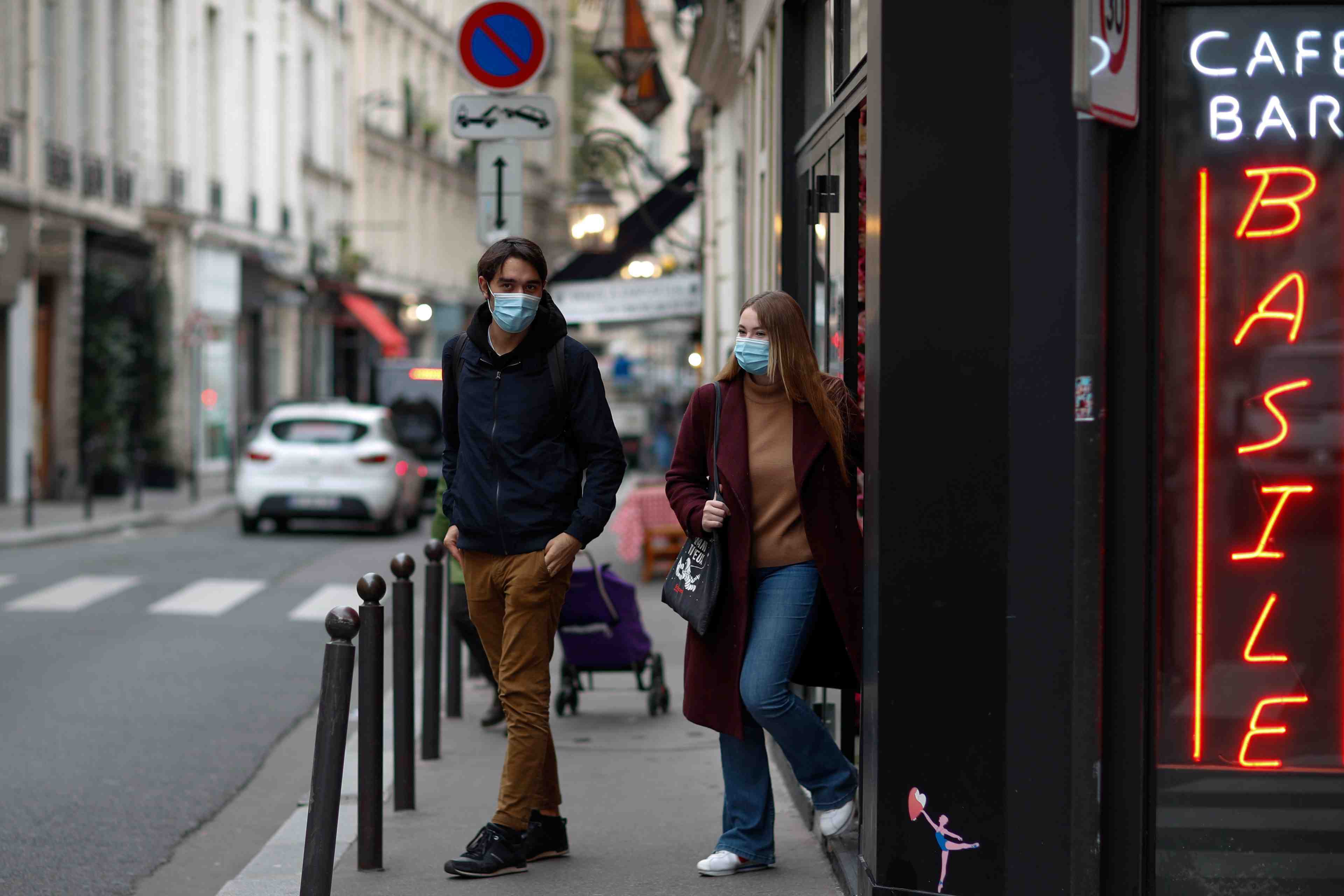 France: l'etat releve la prime pour l'emploi des jeunes des "quartiers"