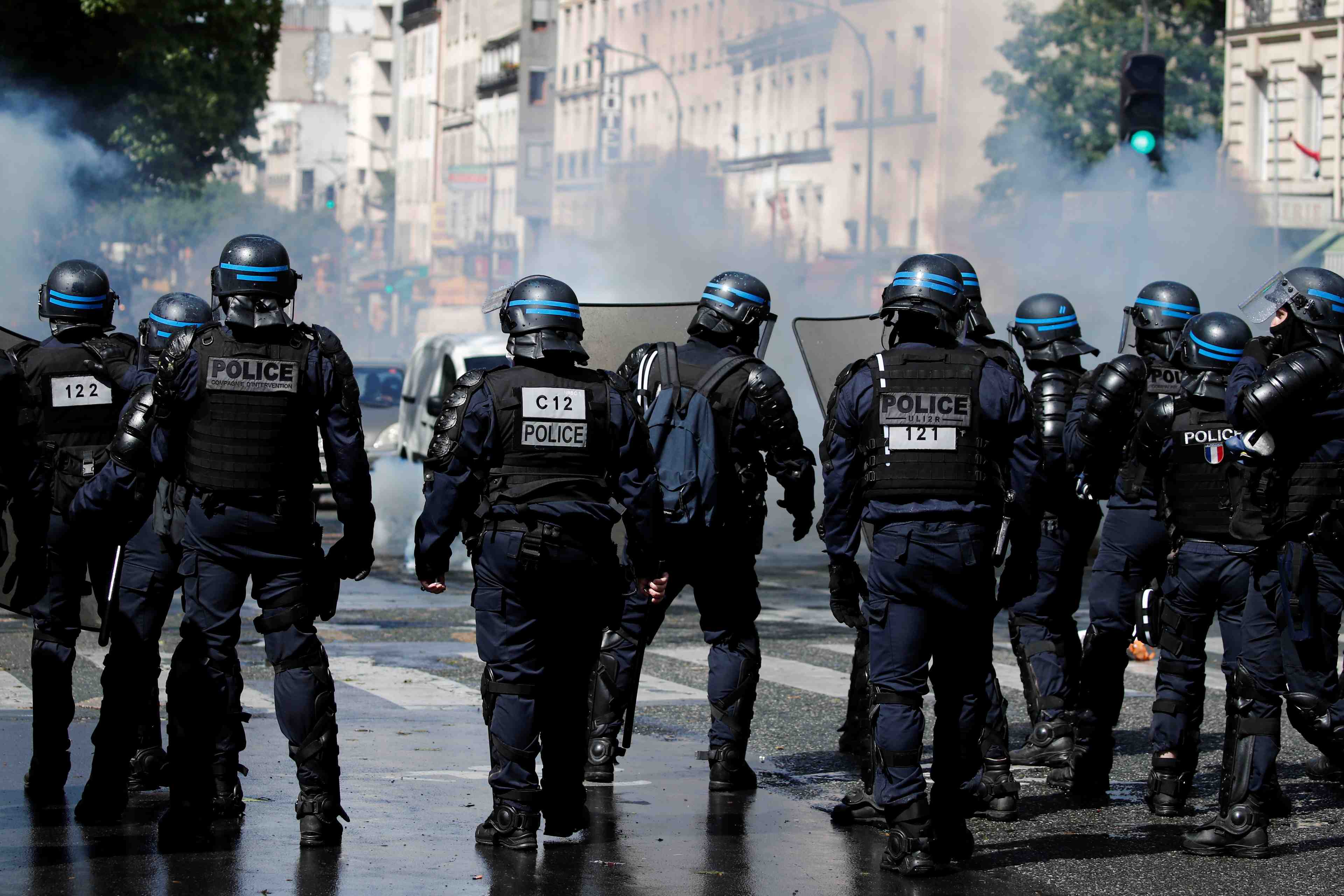 Manifestation a paris : la police a utilise des canons a eau et des gaz lacrymogenes