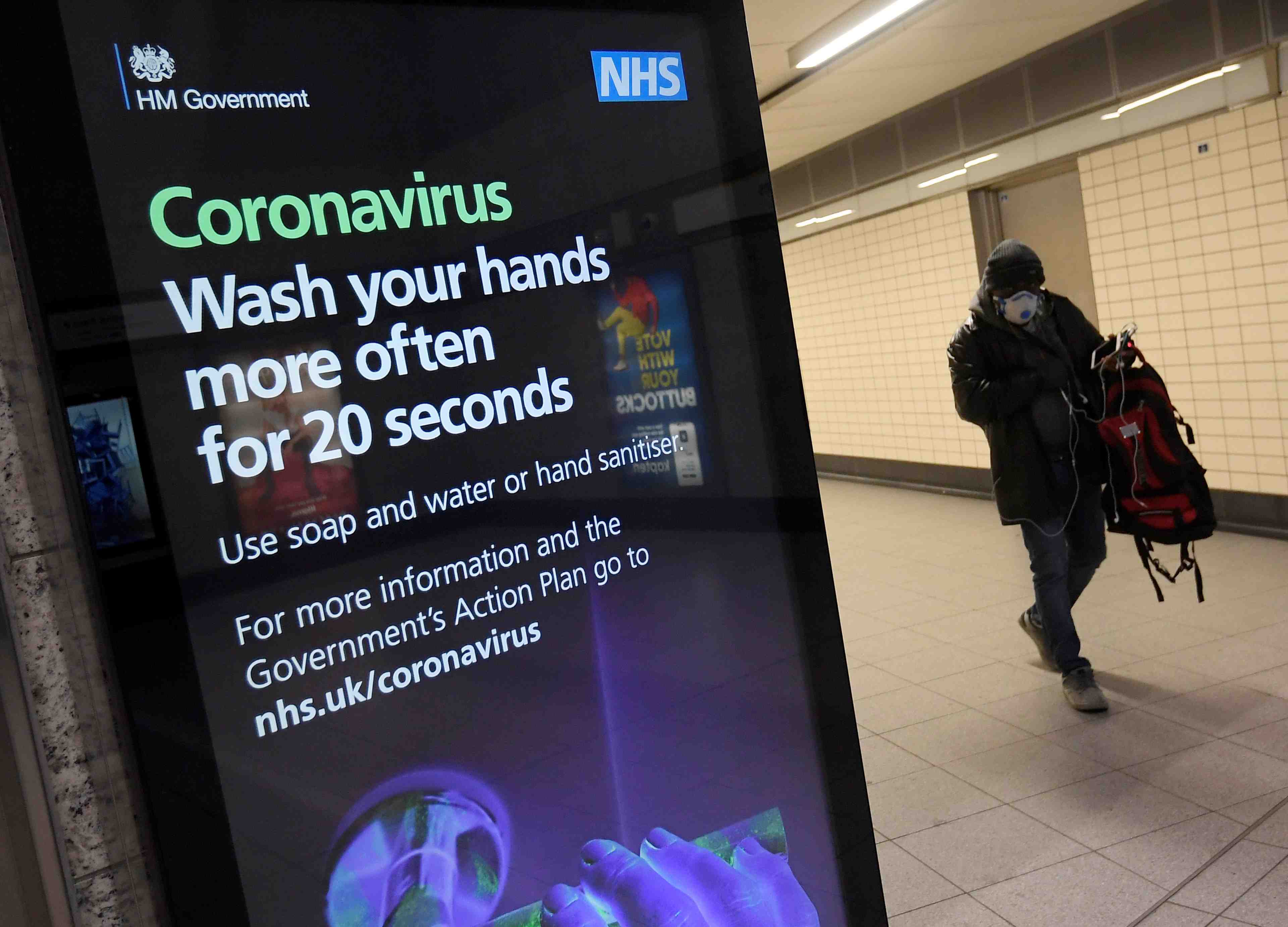 Coronavirus: le bilan s'eleve a 35 morts et 1.372 cas au royaume-uni