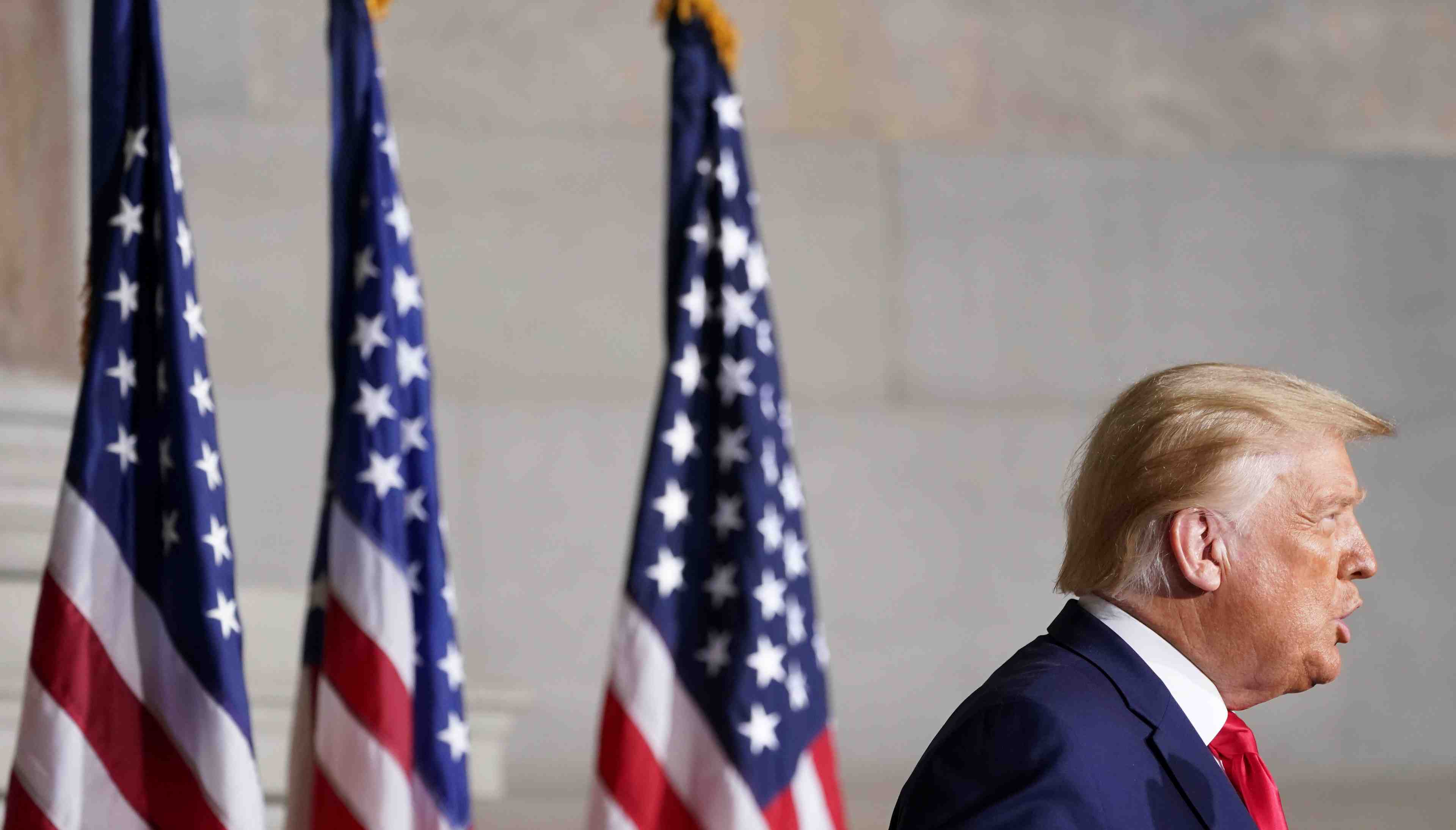 Une ancienne mannequin accuse trump d'agression sexuelle en 1997