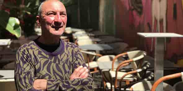 Michel Hermet, patron du Wine Bar Le Cheval blanc à Nîmes