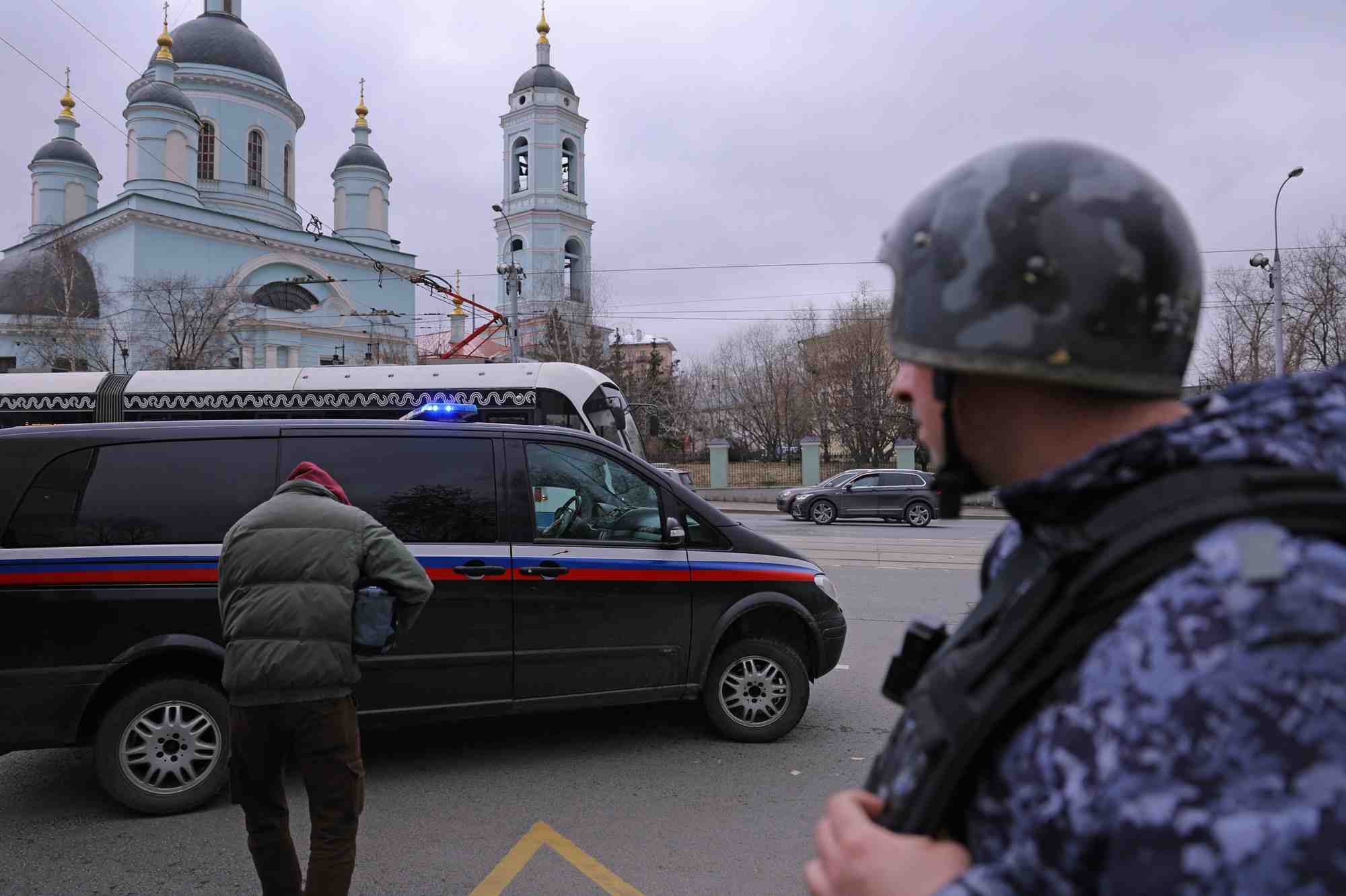 Photo d'un vehicule transportant le journaliste evan gershkovich