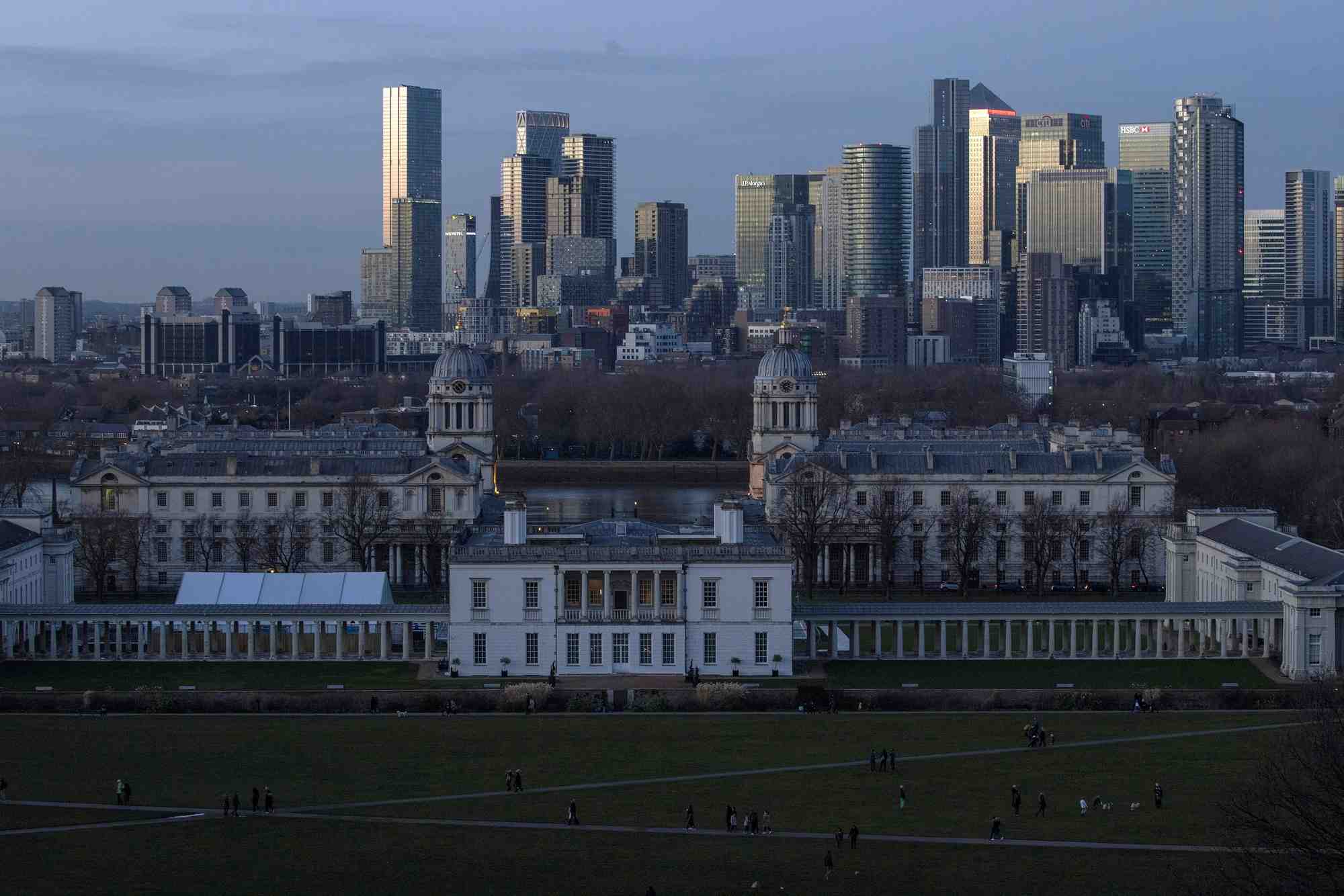 Londres assouplit ses regles pour eviter des turbulences sur les marches des swaps