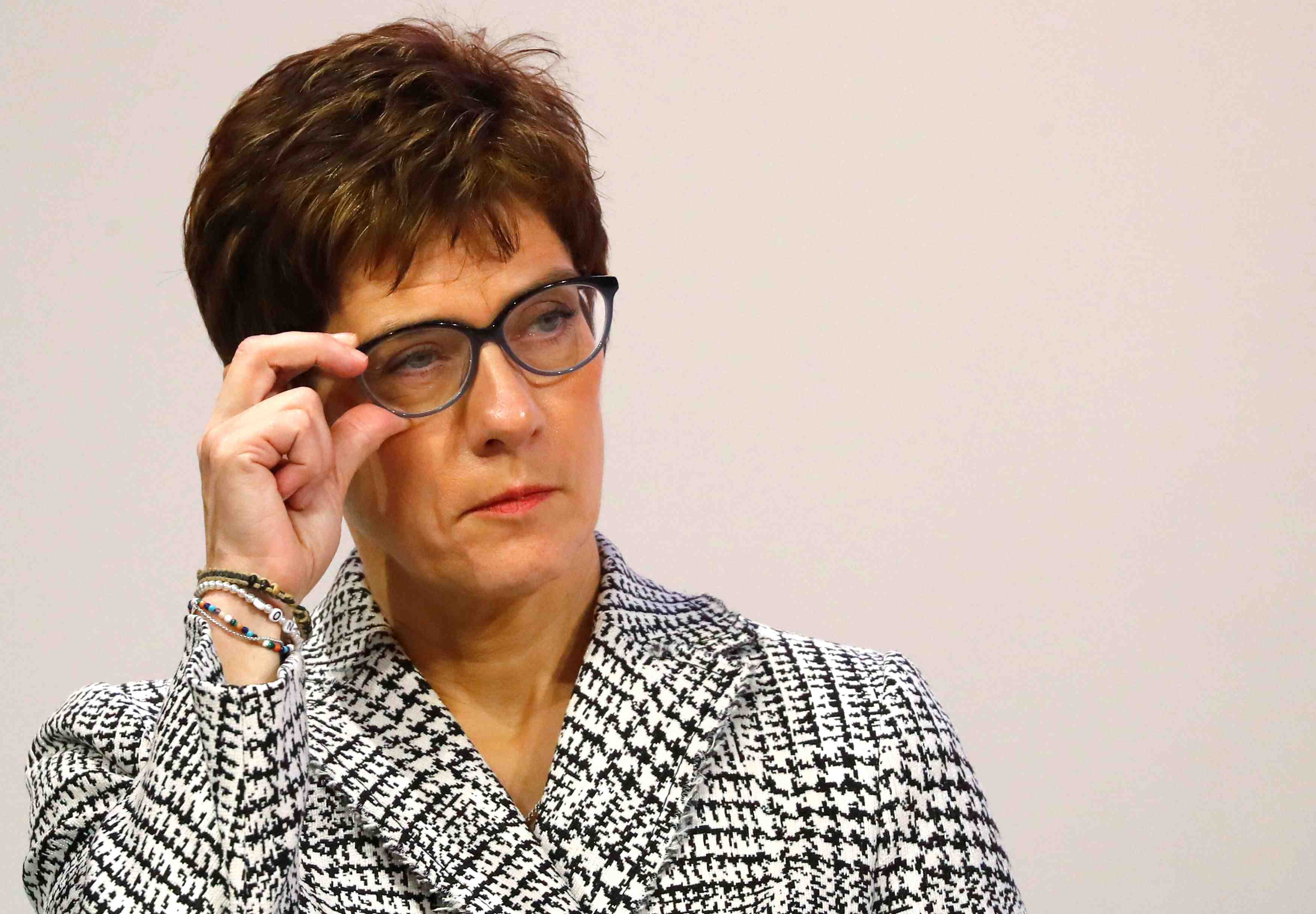 Second tour entre kramp-karrenbauer et merz pour la presidence de la cdu