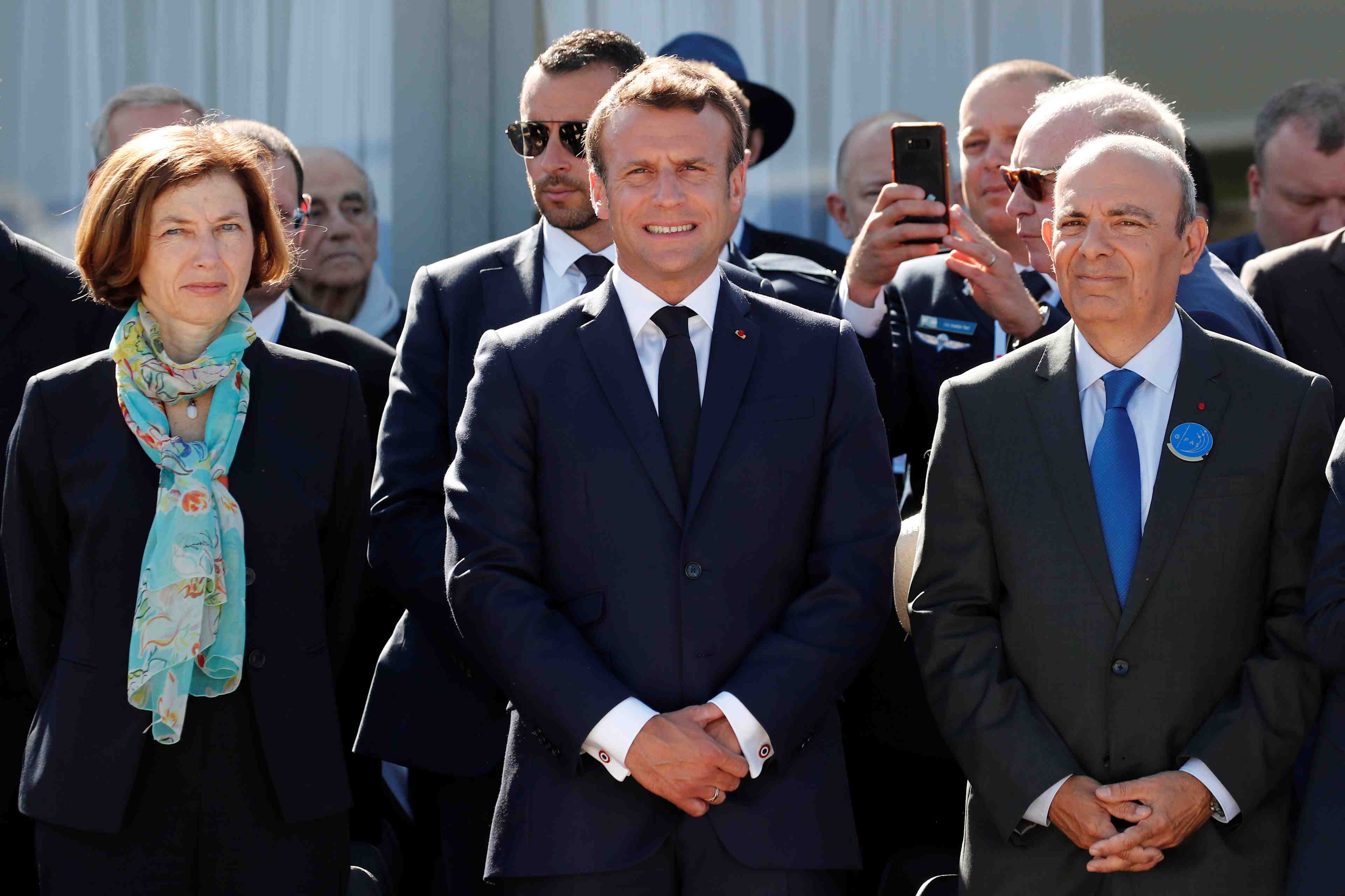 Macron devoile la maquette du futur avion de combat scaf