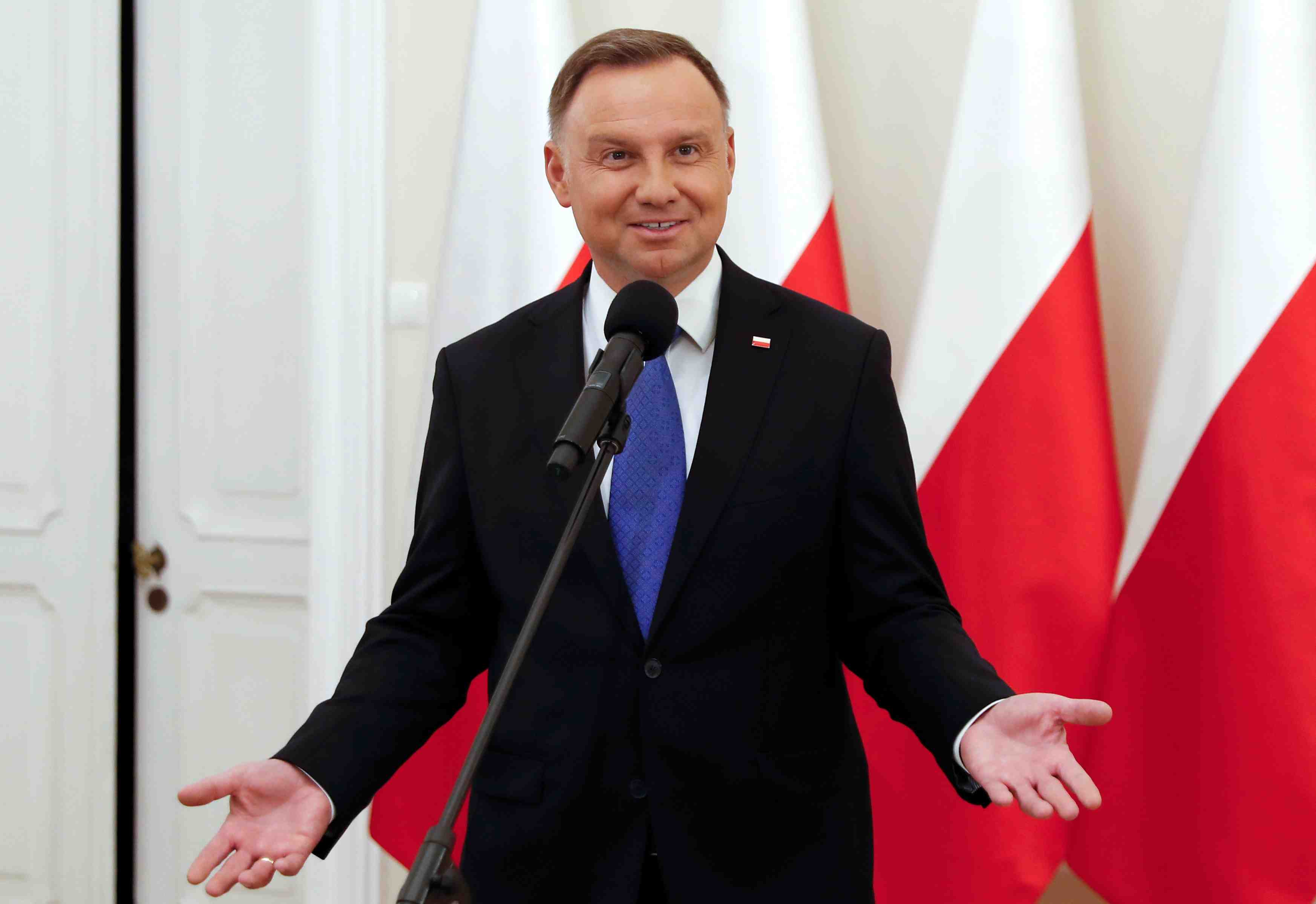 Le president sortant andrzej duda reelu en pologne