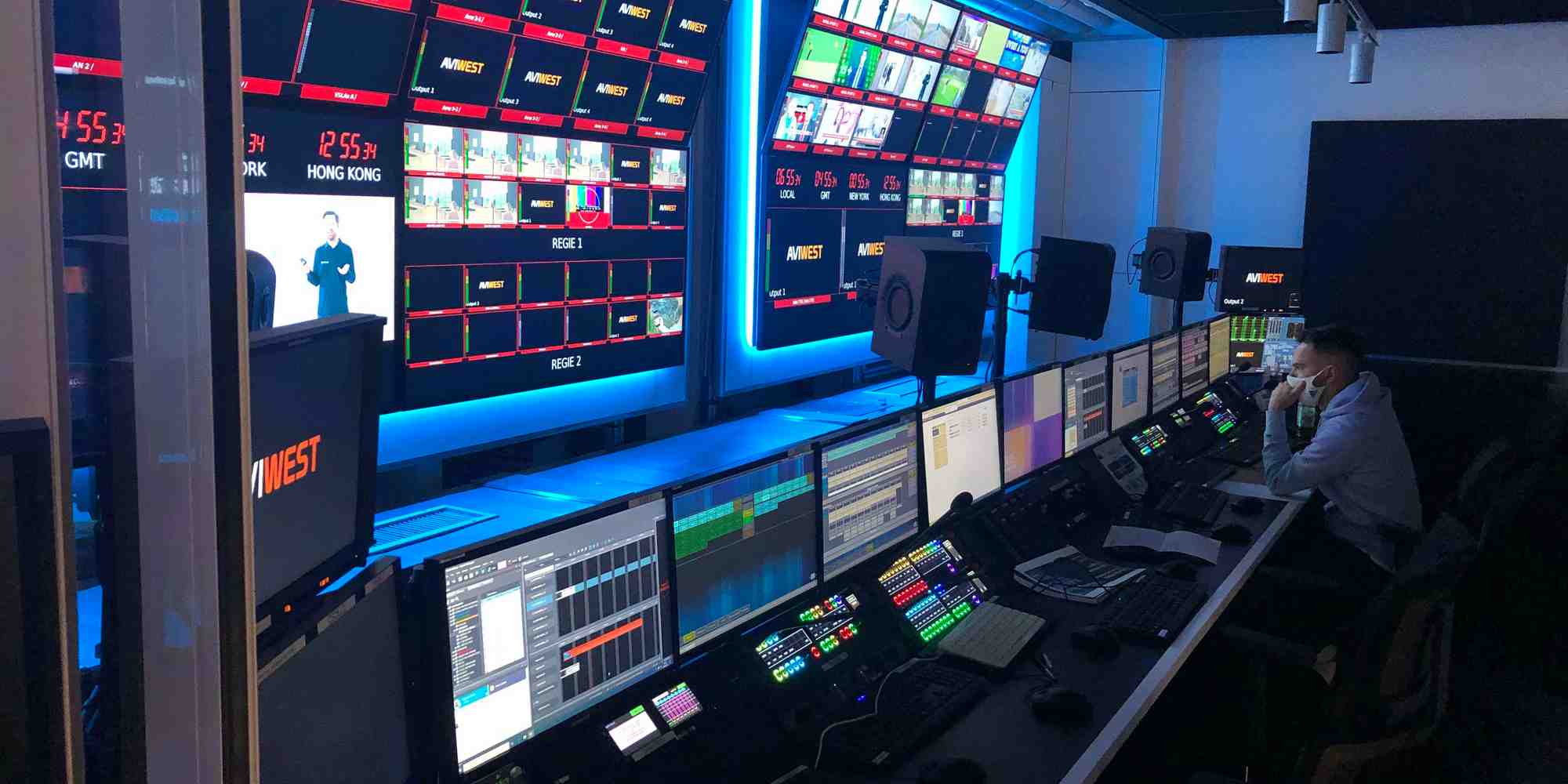 Depuis 2020, l'IIFA (Nîmes) accompagne la transformation numérique des activités d'exploitation de Canal+, auprès des opérateurs de la régie D.ONE, lieu d'exploitation audiovisuel pluridisciplinaire où sont regroupées sur le plan international les activités de transmission, de diffusion et de supervision des services rendus aux abonnés.