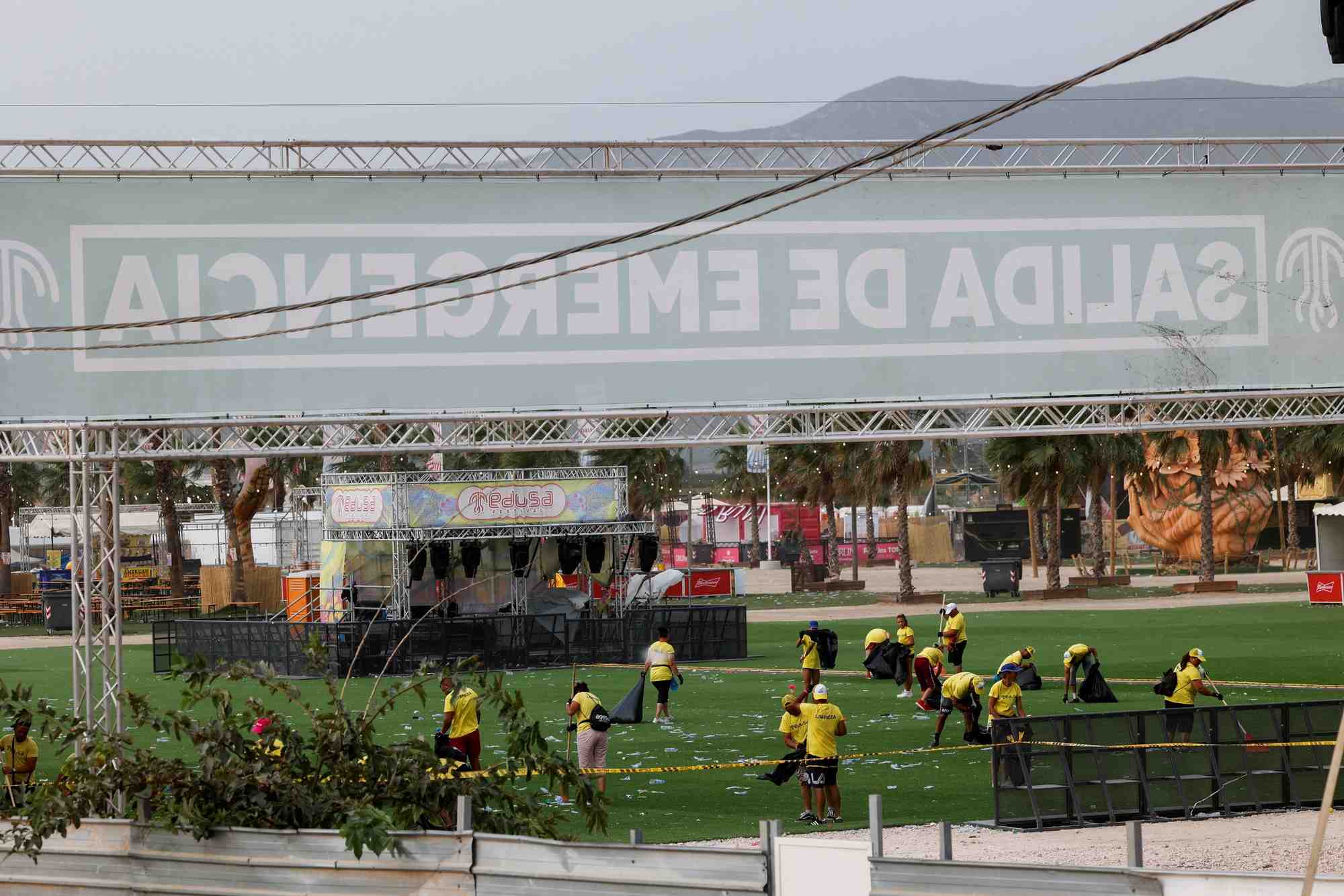 Espagne: un mort et des dizaines de blesses apres l'effondrement d'une scene lors d'un festival