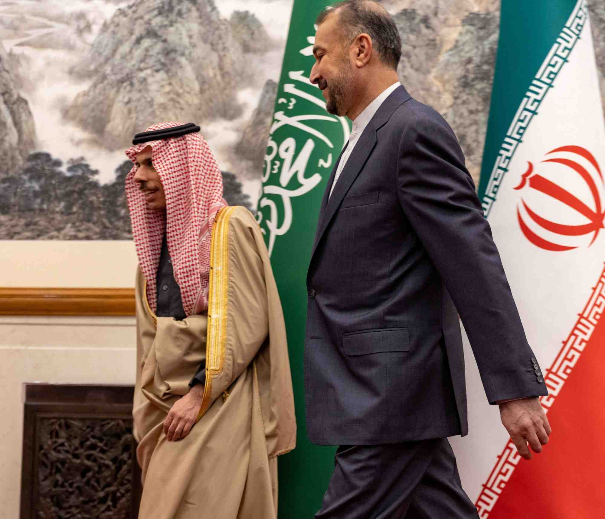 Le ministre iranien des affaires etrangeres, hossein amir-abdollahian, rencontre son homologue saoudien, le prince faisal bin farhan al saud, a pekin