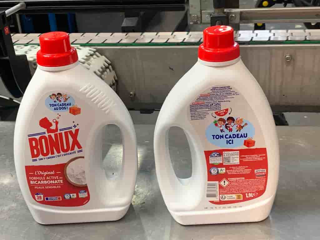 A l’instar de la lessive Bonux, désormais fabriquée en France, Héritage a constitué à marche forcée une gamme de produits d’entretien disposant d’un fort capital de sympathie chez les consommateurs.