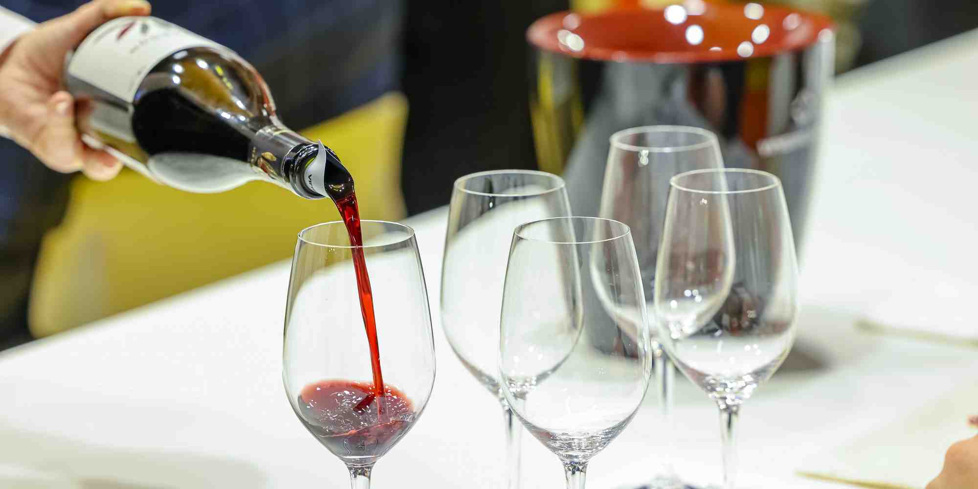 Les exportations de vins et spiritueux français enregistrent une deuxième année de baisse en valeur, après une quinzaine d'année de hausse régulière.