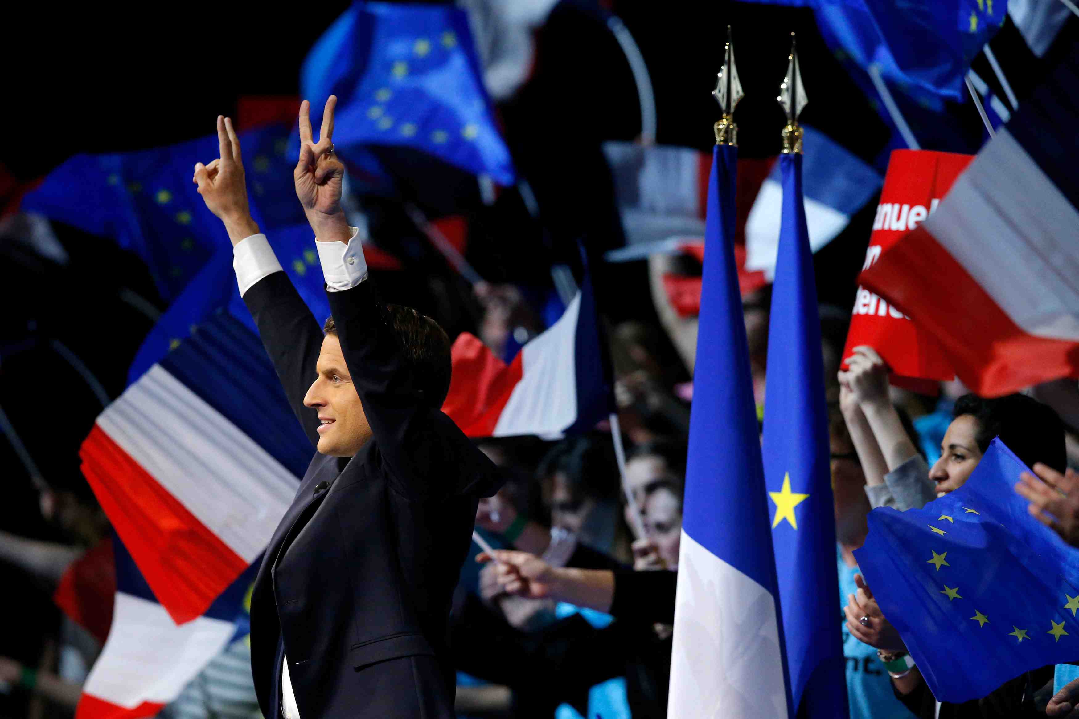 Macron augmente son avance