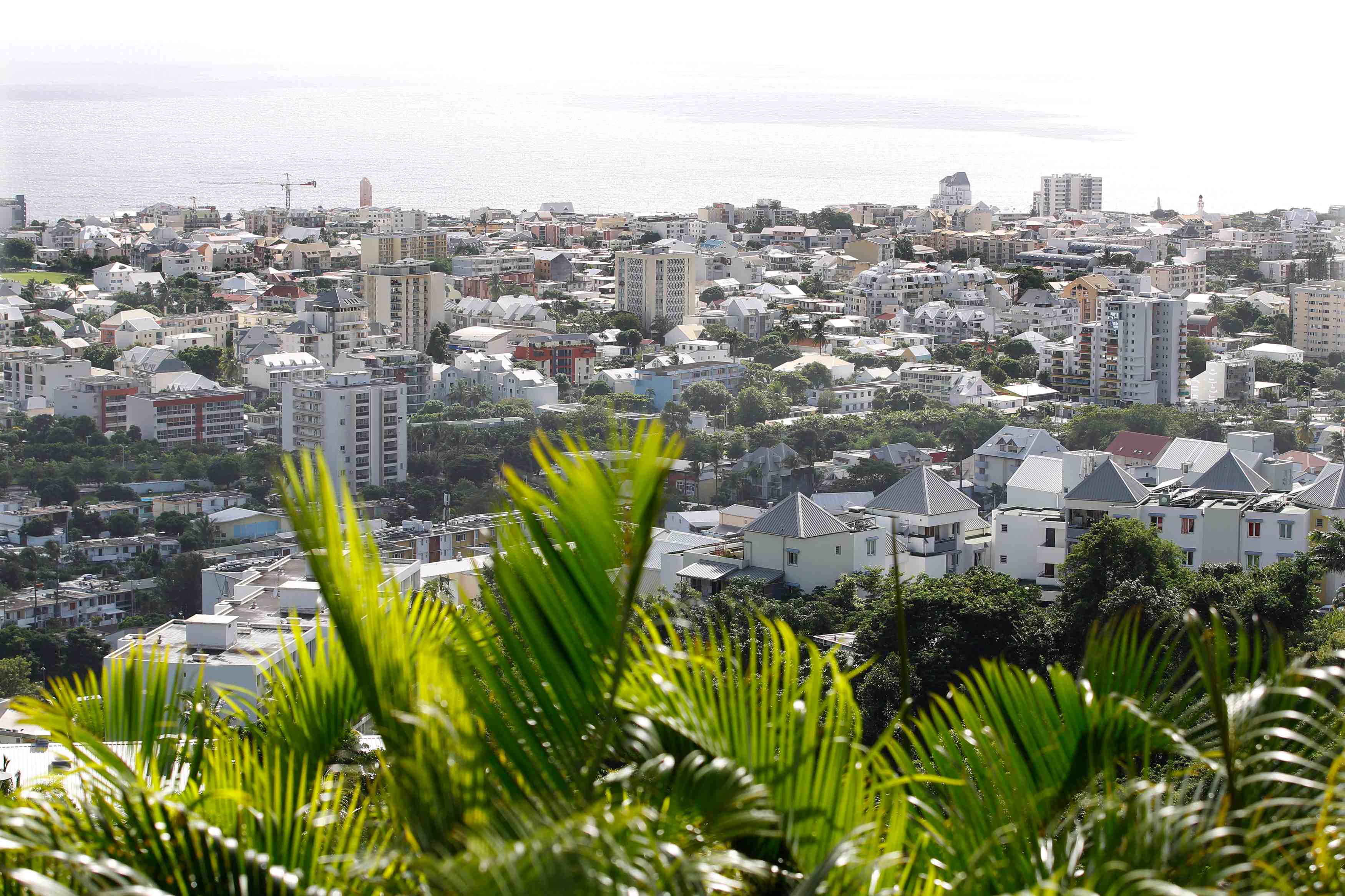 La reunion toujours bloquee par les "gilets jaunes"