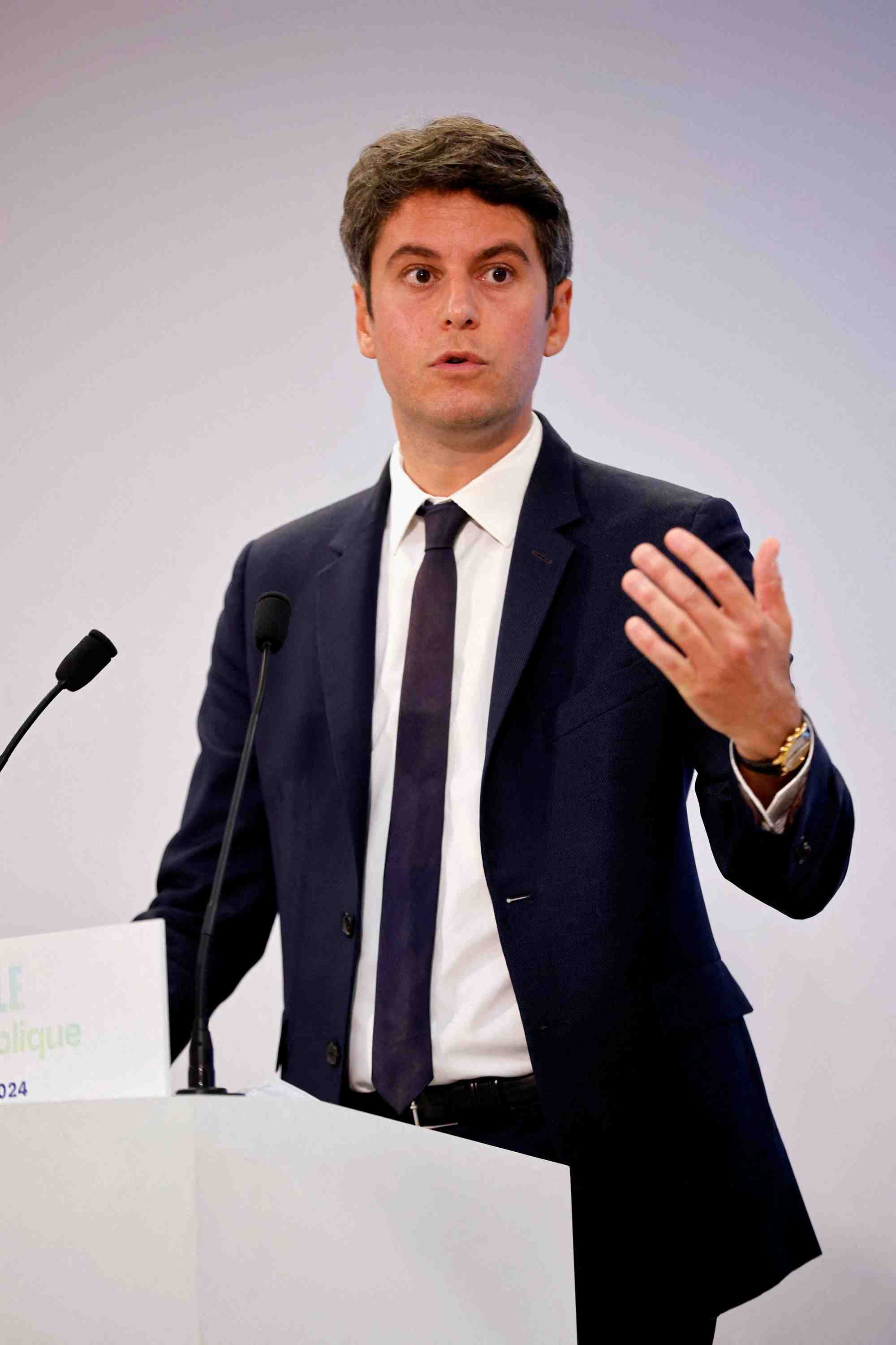 Gabriel attal lors d'une conference de presse organisee avant les elections legislatives anticipees