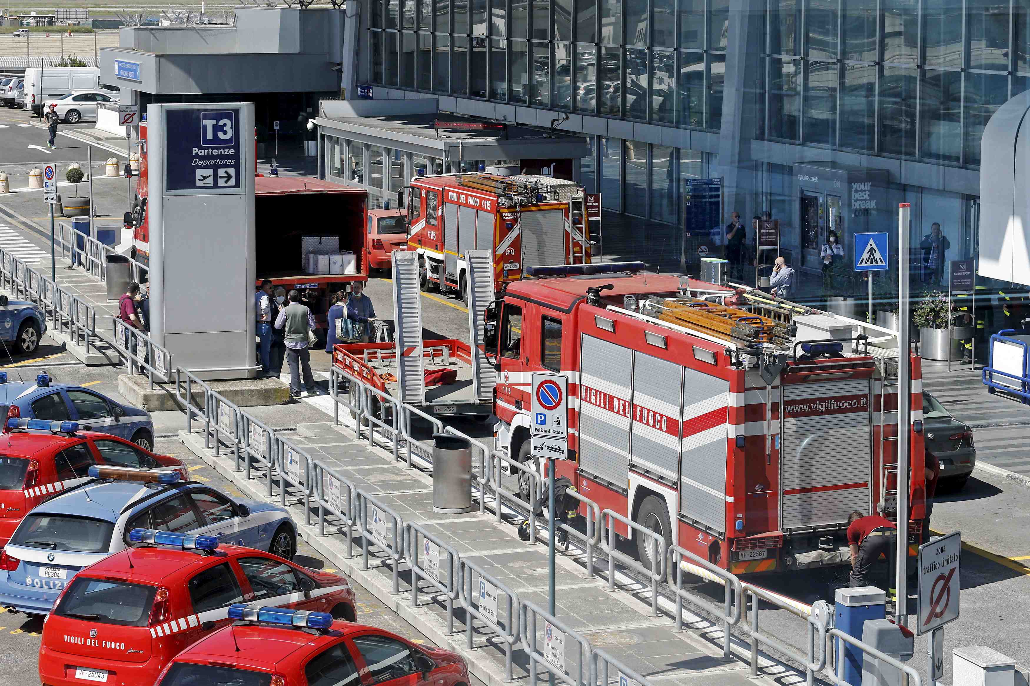 Incendie a l'aeroport de rome-fiumicino