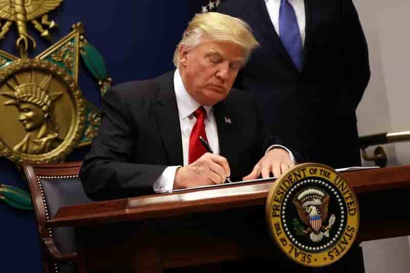 Donald trump va remplacer son decret sur l'immigration